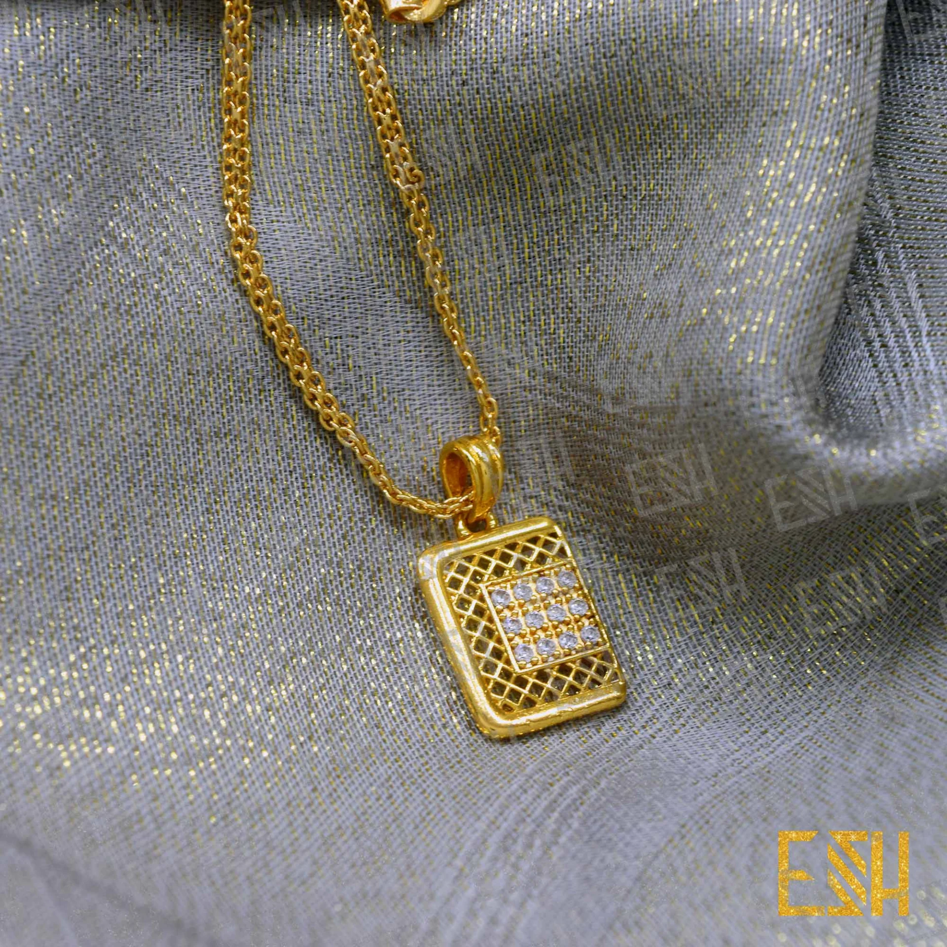 ESH Gold plated Guaranteed Stylish 02mm Bismark Chain Beautiful Design With Box Window Fixed Stone Pendant