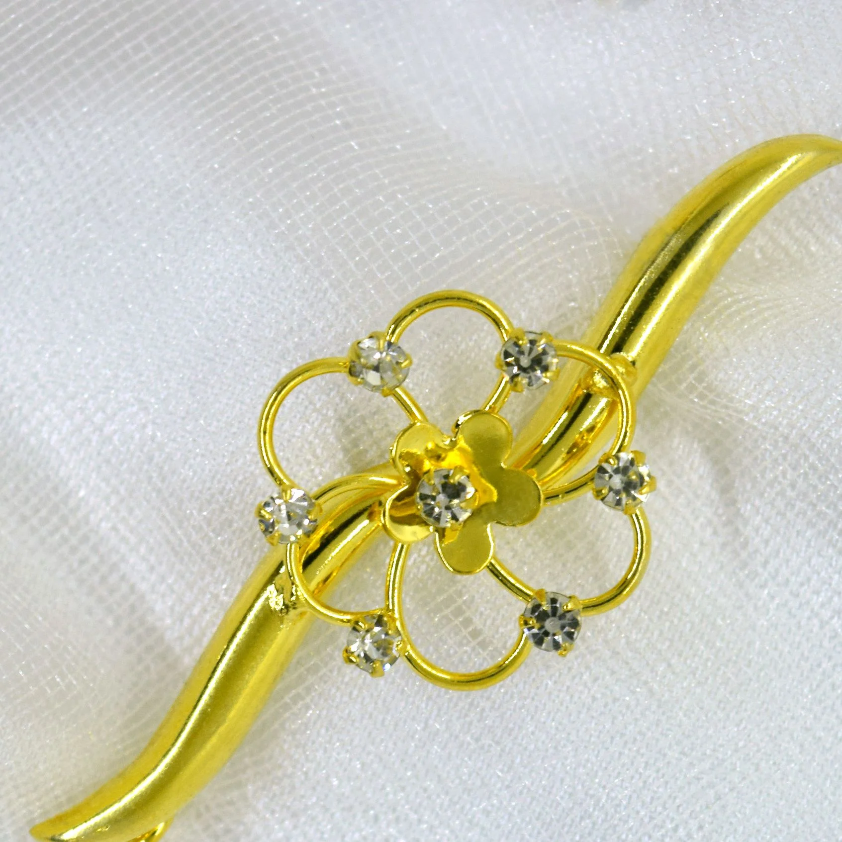 Gold plated Flower Theme saree Brooch With White Stone For Women