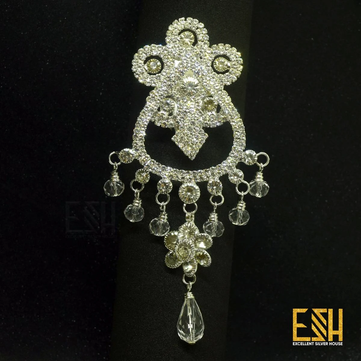 Silver plated Rich Look Big Saree Brooch For Women