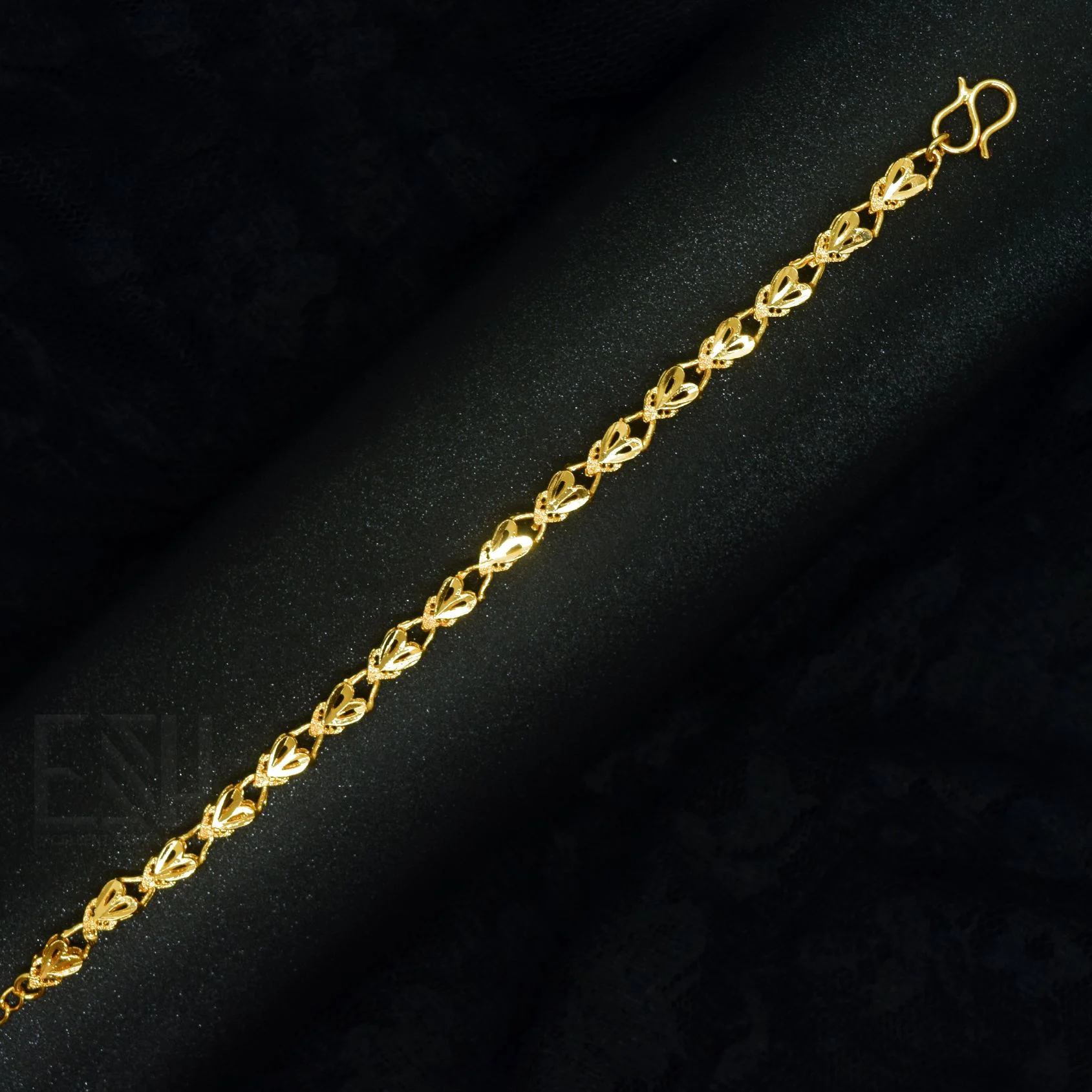 Gold plated Beautiful Rich Look Ladies Bracelet