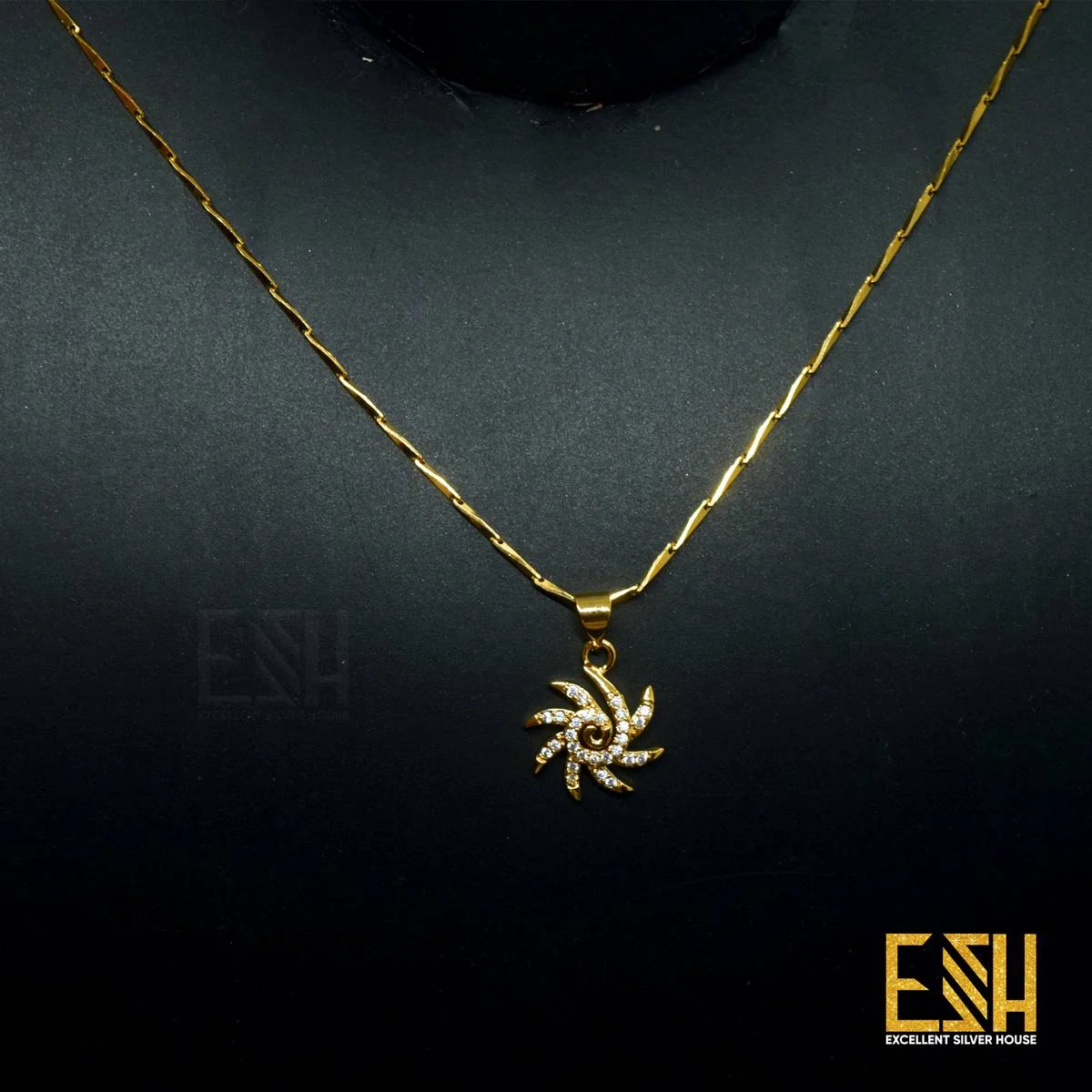 Gold plated 18Inch Short Guaranteed 01MM BK V-Cut Chain With Medium Size Star Sun Theme Pendant