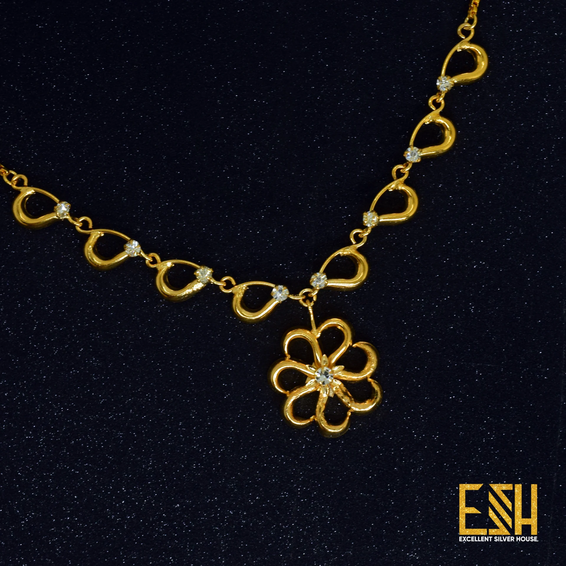 Gold plated Guaranteed Rich Look necklace For Women