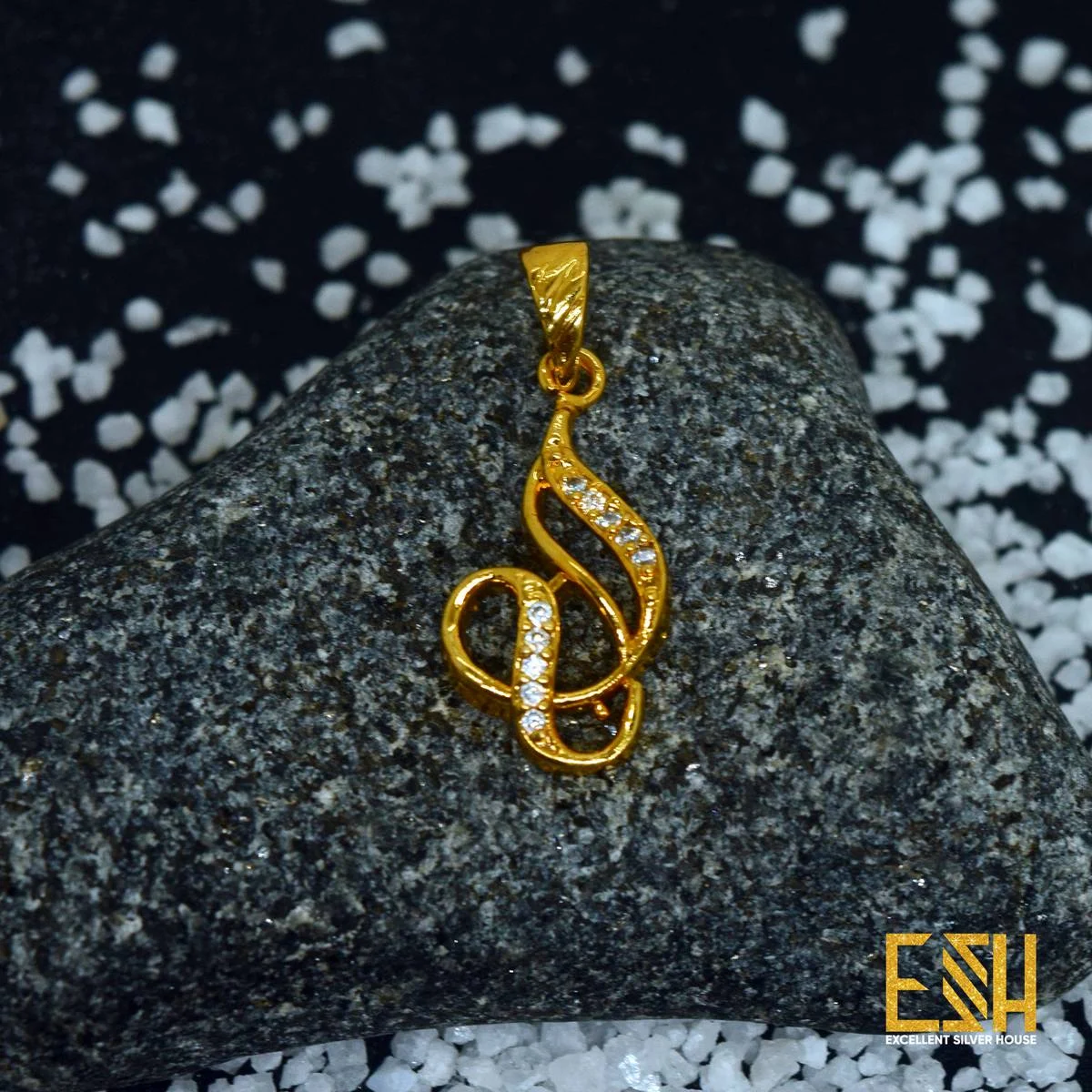 Stylish Rich Look Gold Plated Snake Pendant For Ladies