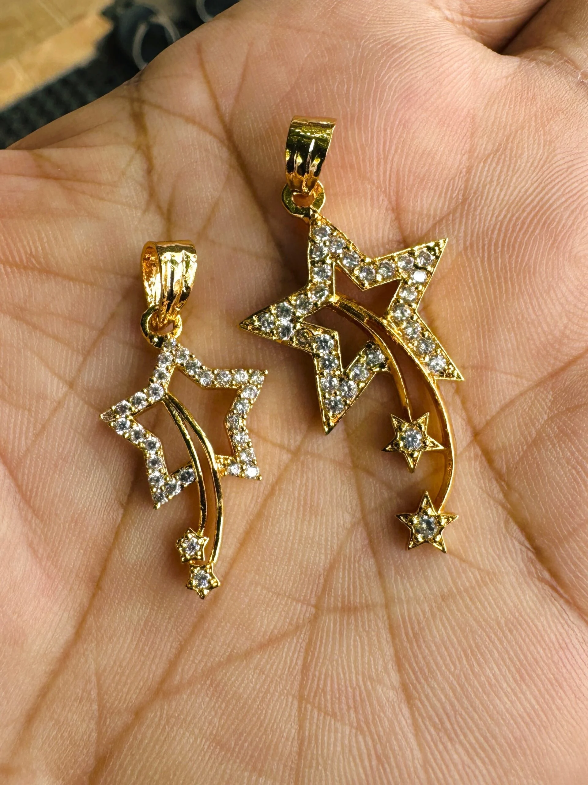 Stylish Rich Look Gold Plated Star Vaalmiky Pendant