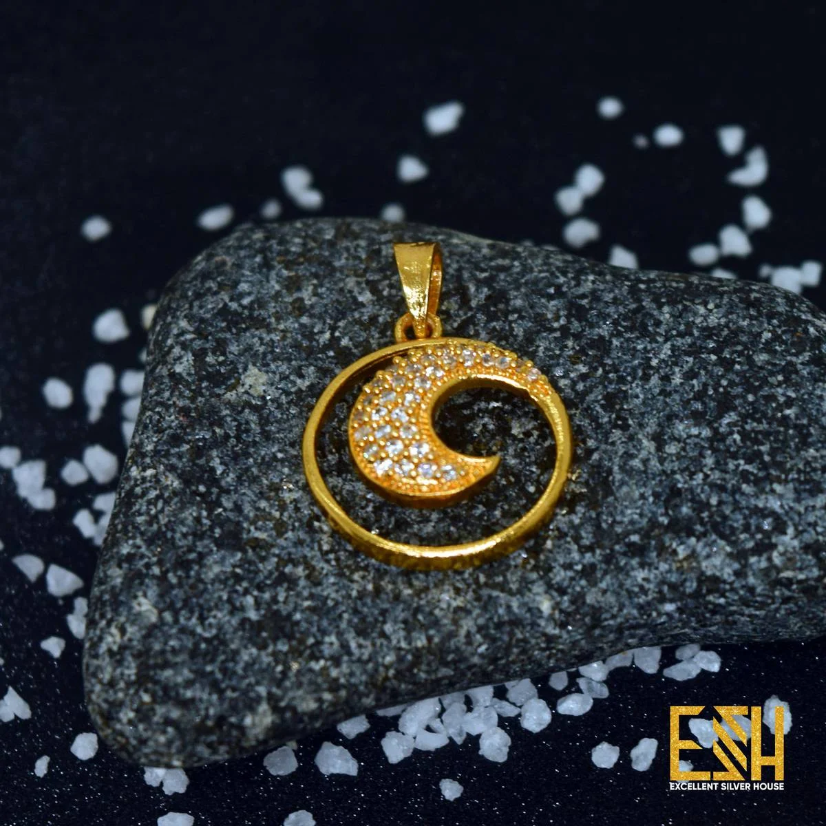 Stylish Gold Plated New Derana Pendant For Women