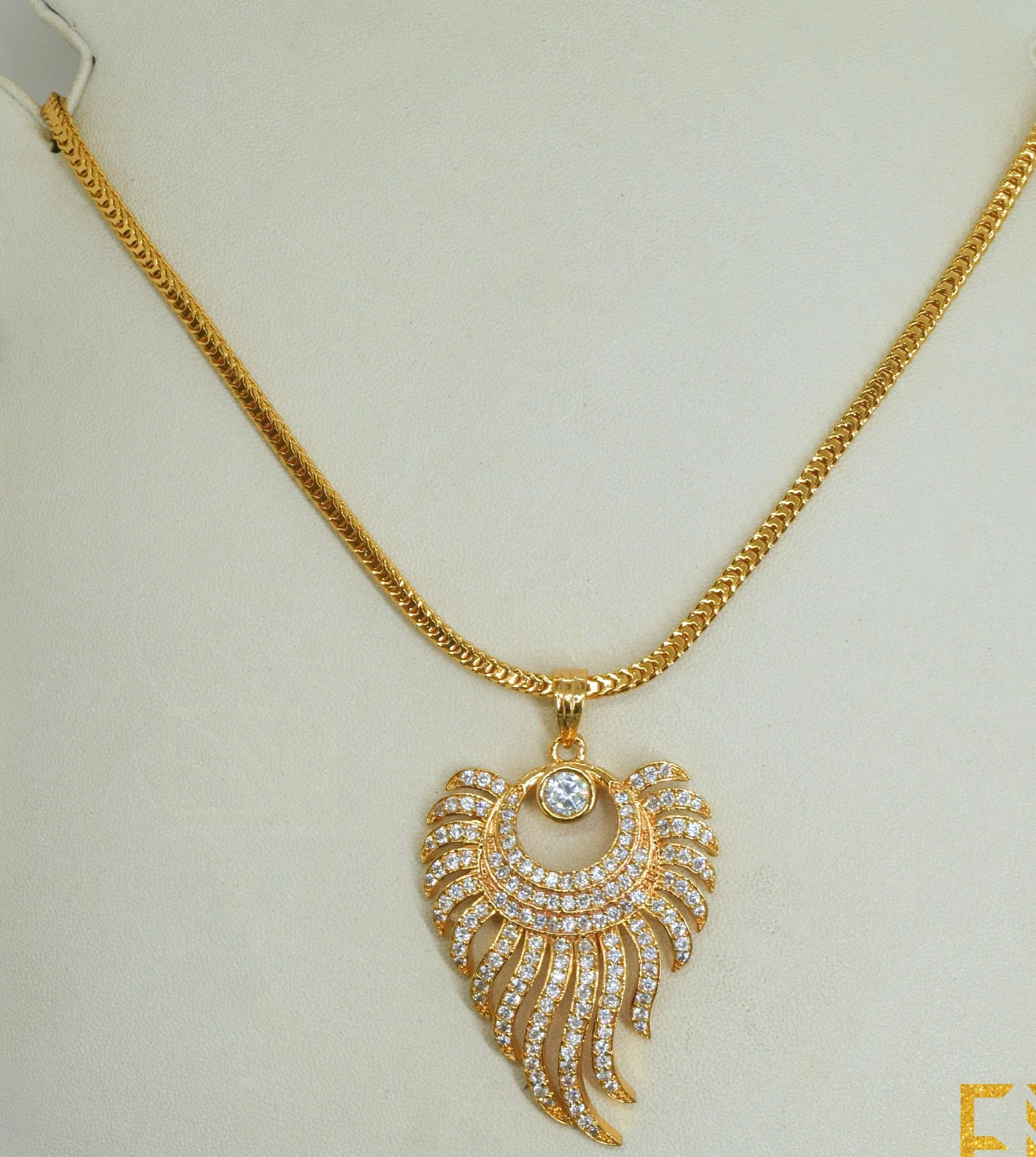 Stylish Rich Look High Quality Gold Plated King Size Sun Flame Theme Pendant FREE GIFT BOX