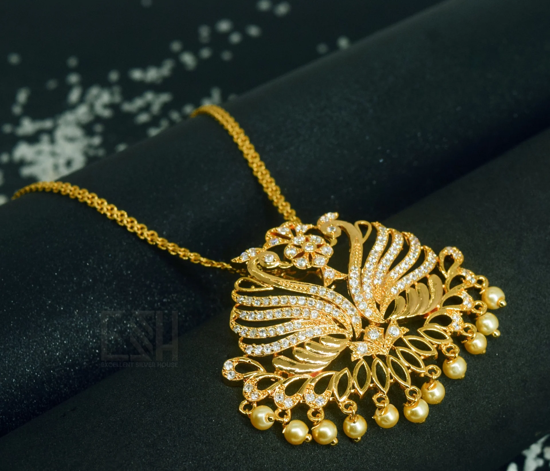 Gold Plated 18/24 Inch's New Stylish 4mm Bismark Chain with HANSA PUTTUWA pendent for gift, women's and girls'