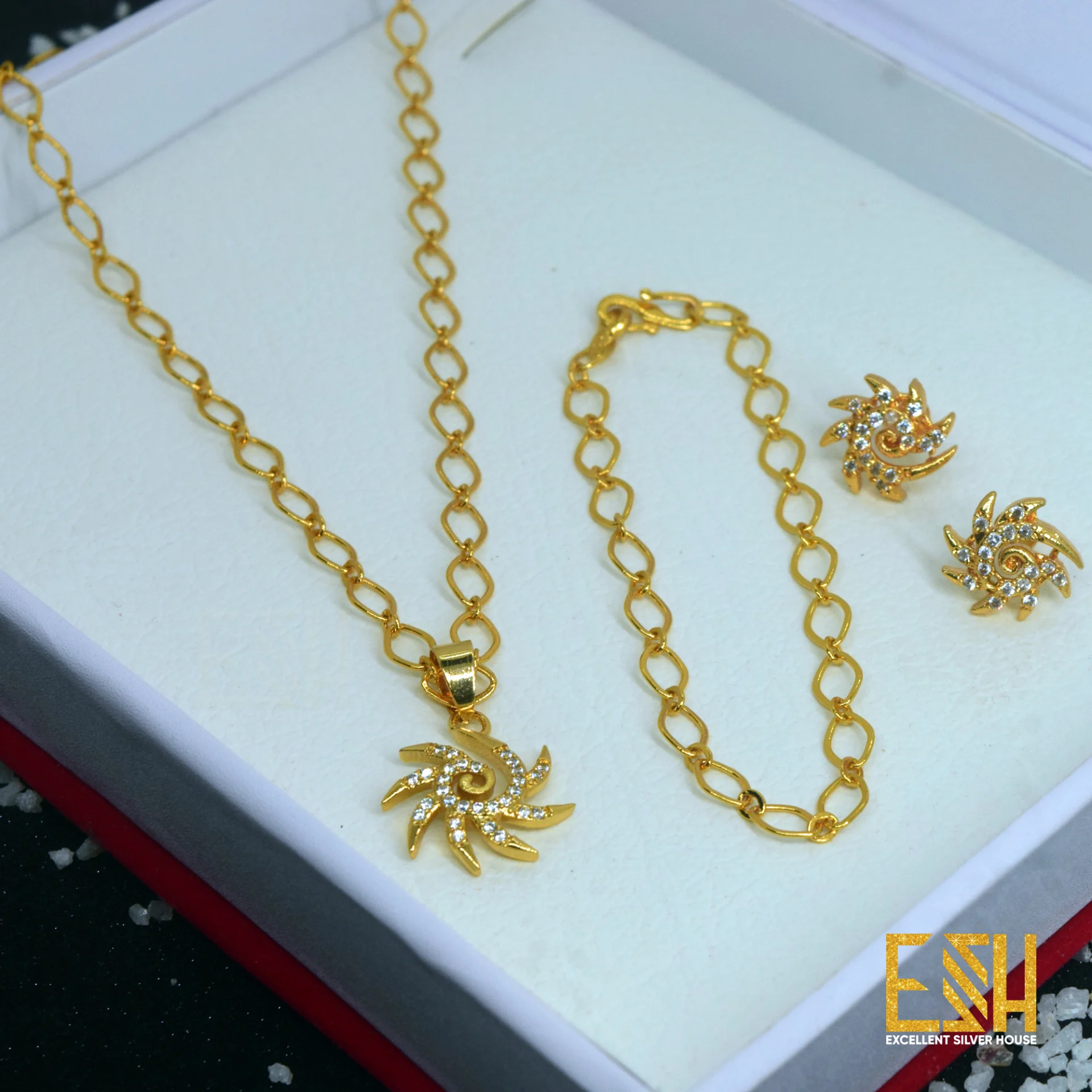 Gold plated Stylish 18 Inch Link Chain With Link Bracelet