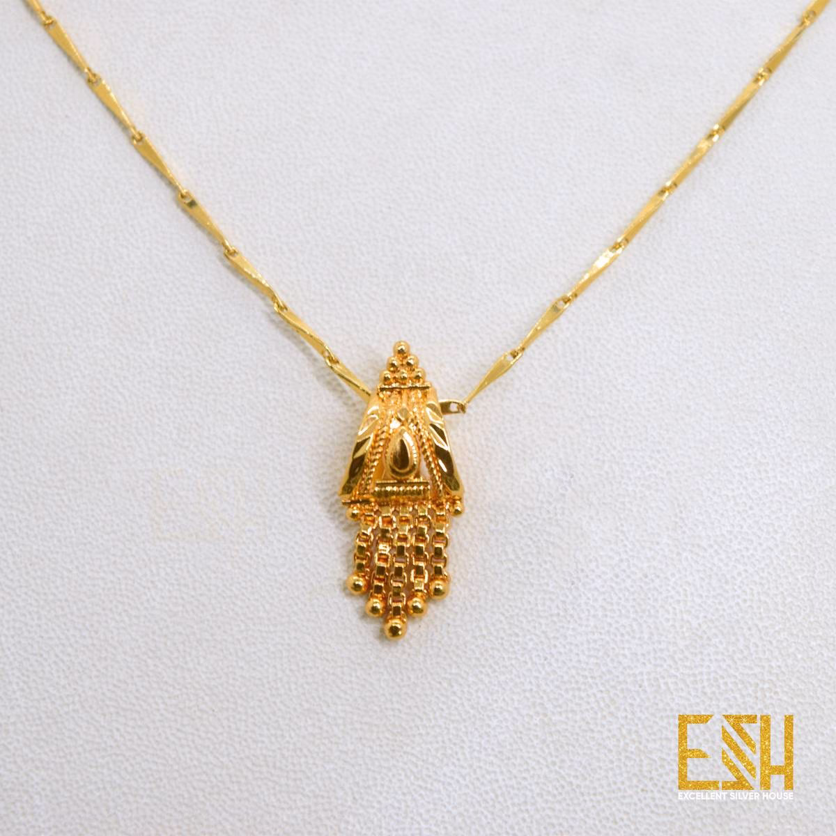 ESH Gold plated Ladies 01MM Stylish New Trend V-Cut Chain 18 Inch Short Beautiful Design With New Praveena Pendant