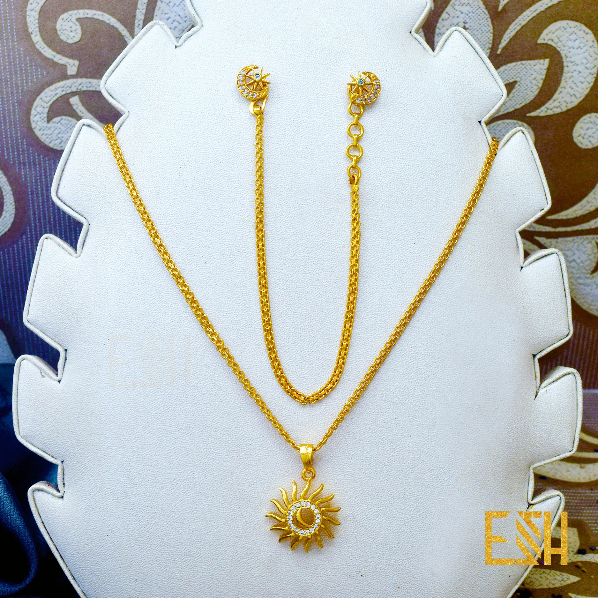 Gold plated 18/24 Inch Stylish Rich Look Good Quality 02MM Bismark Chain With Sun Theme Pendant & Moon Star Earring With 02MM Bismark Bracelet For Woman