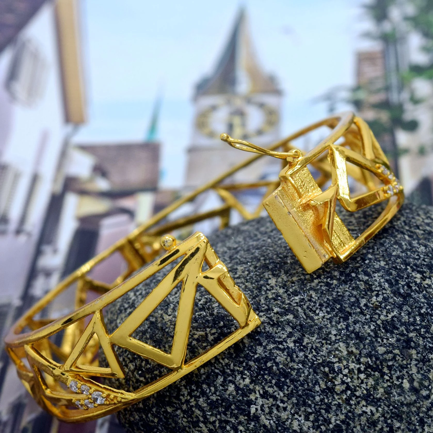 Hight Quality Fashion Gold Plated ESH Lover Stylish Triangle Scrow Lock Bangle With Stone For Women