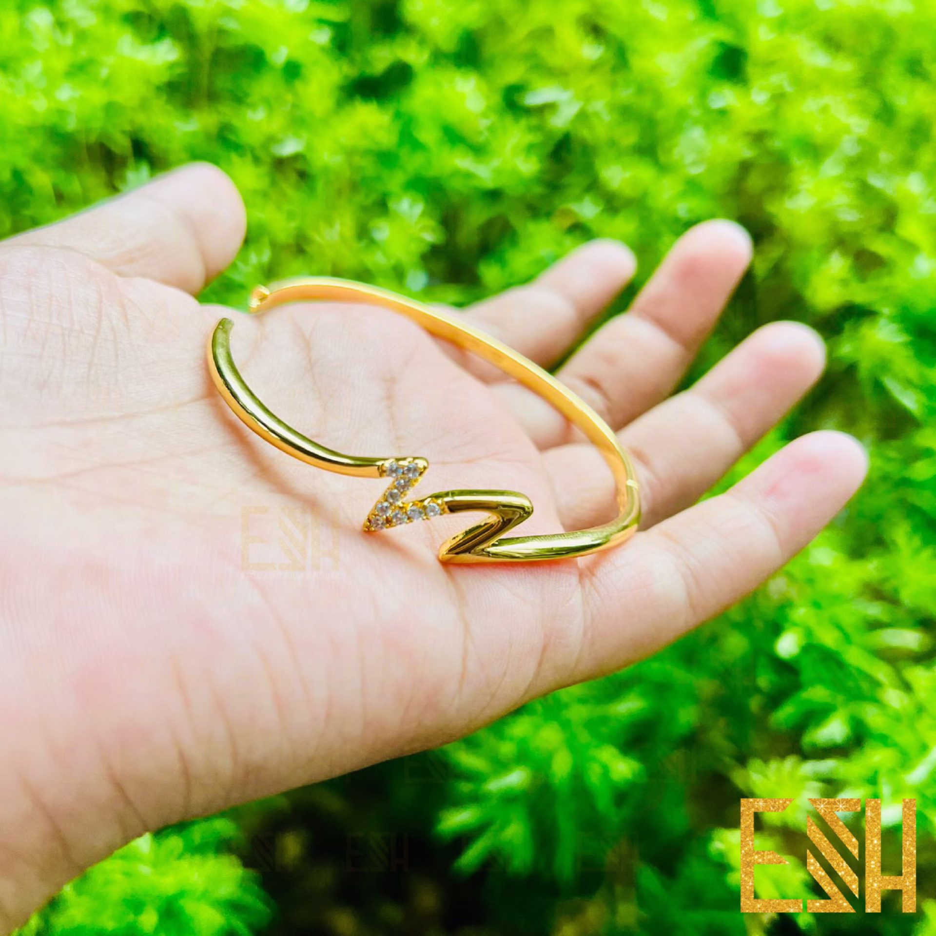 Gold Plated Beautiful Fashion Free Size Bangle Bracele WITH WHITE STONE FLASH DESIGHN For Women Fashion Jewelry Gift Casual Jewelry for Women