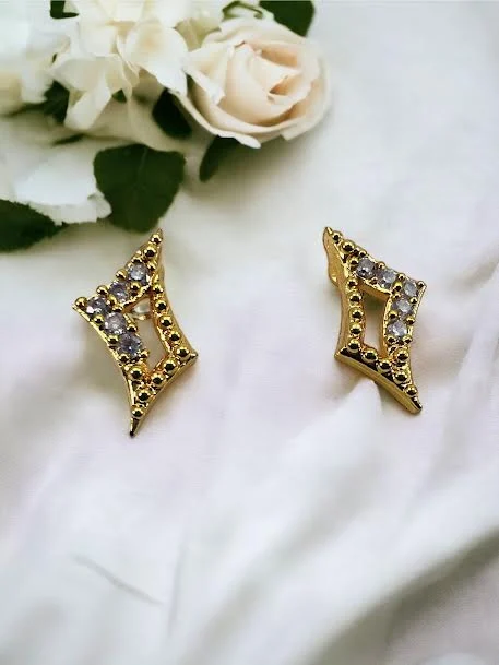 New Gold-Plated Lightweight Tear Drop Stud Beautiful Earrings fixed stone for women and girl.