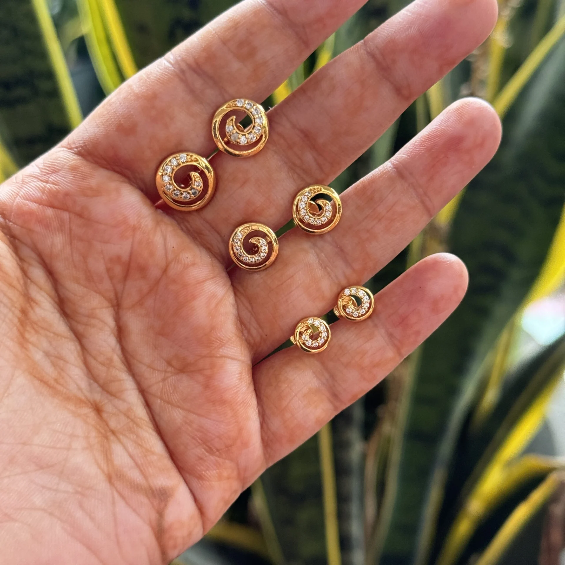 Gold plated three size beautiful derana stud earring with white stone for women