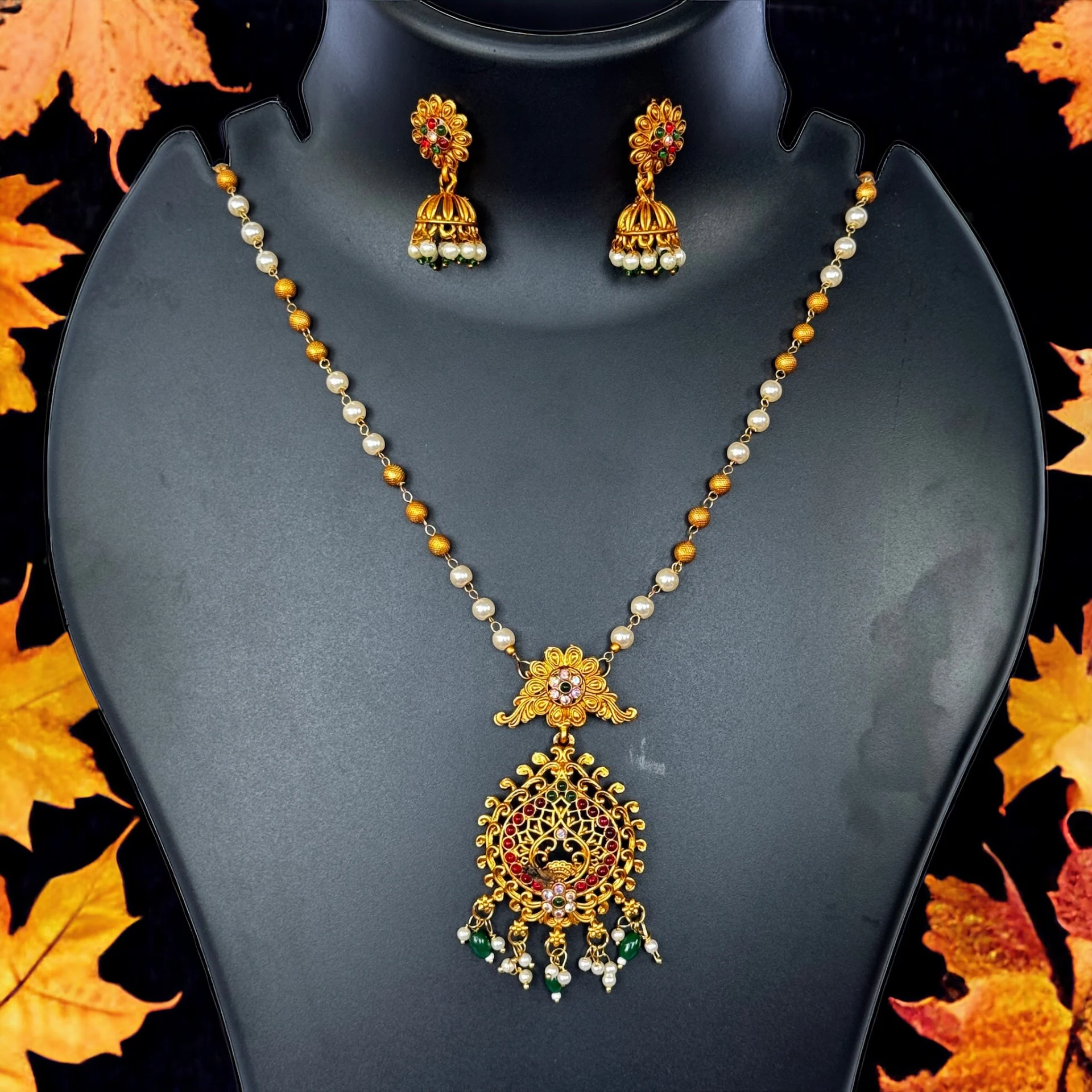 Gold color beaded and pearl mix necklace with one pair earring fashion jewelry set with green, red, white stones for women and girl