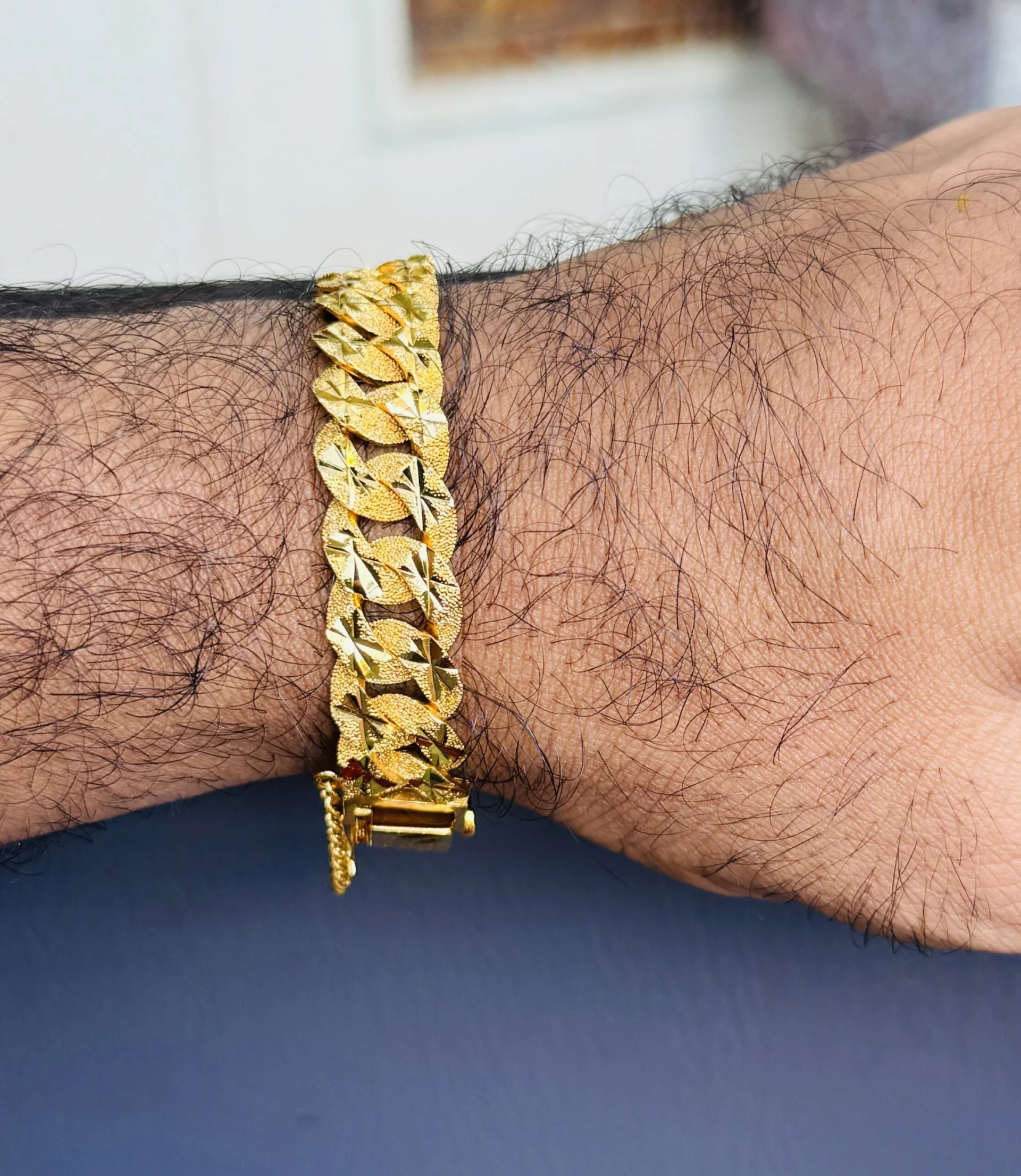 Gold plated rich look Hight quality Holo bracelet with dust and machine cut for men