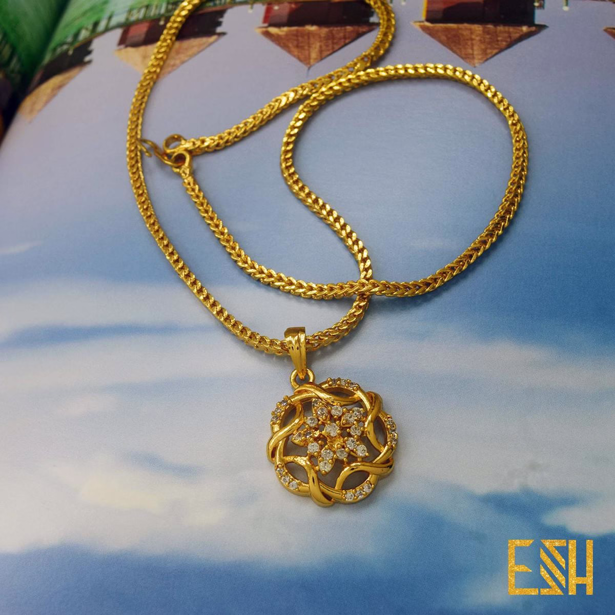 Gold plated New 2.5MM Singapore square FOX Chain 18//24 Inch Short and long With stones SUN FLOWER Theme Pendant