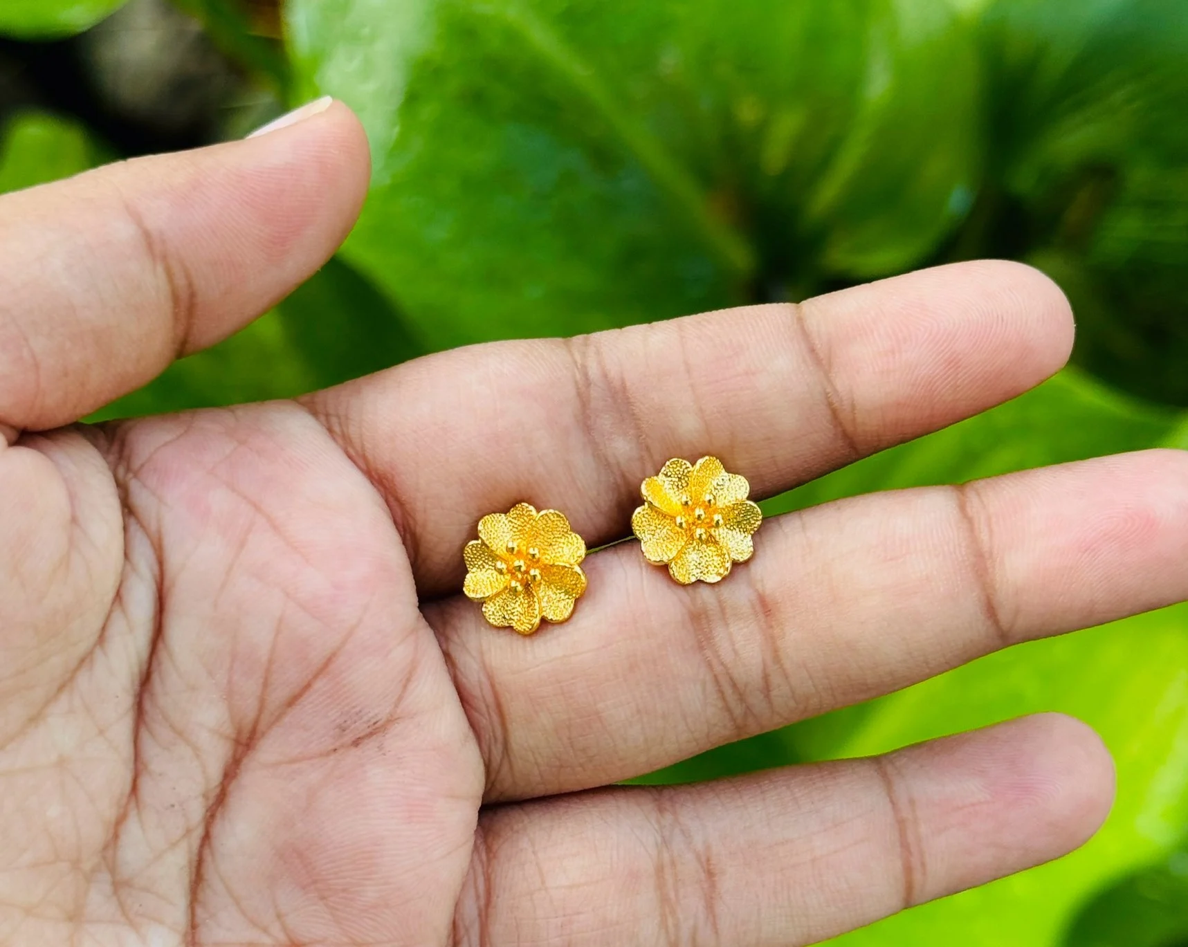 Gold plated beautiful Chic Wildflower design cute medium stud earring for girl and women