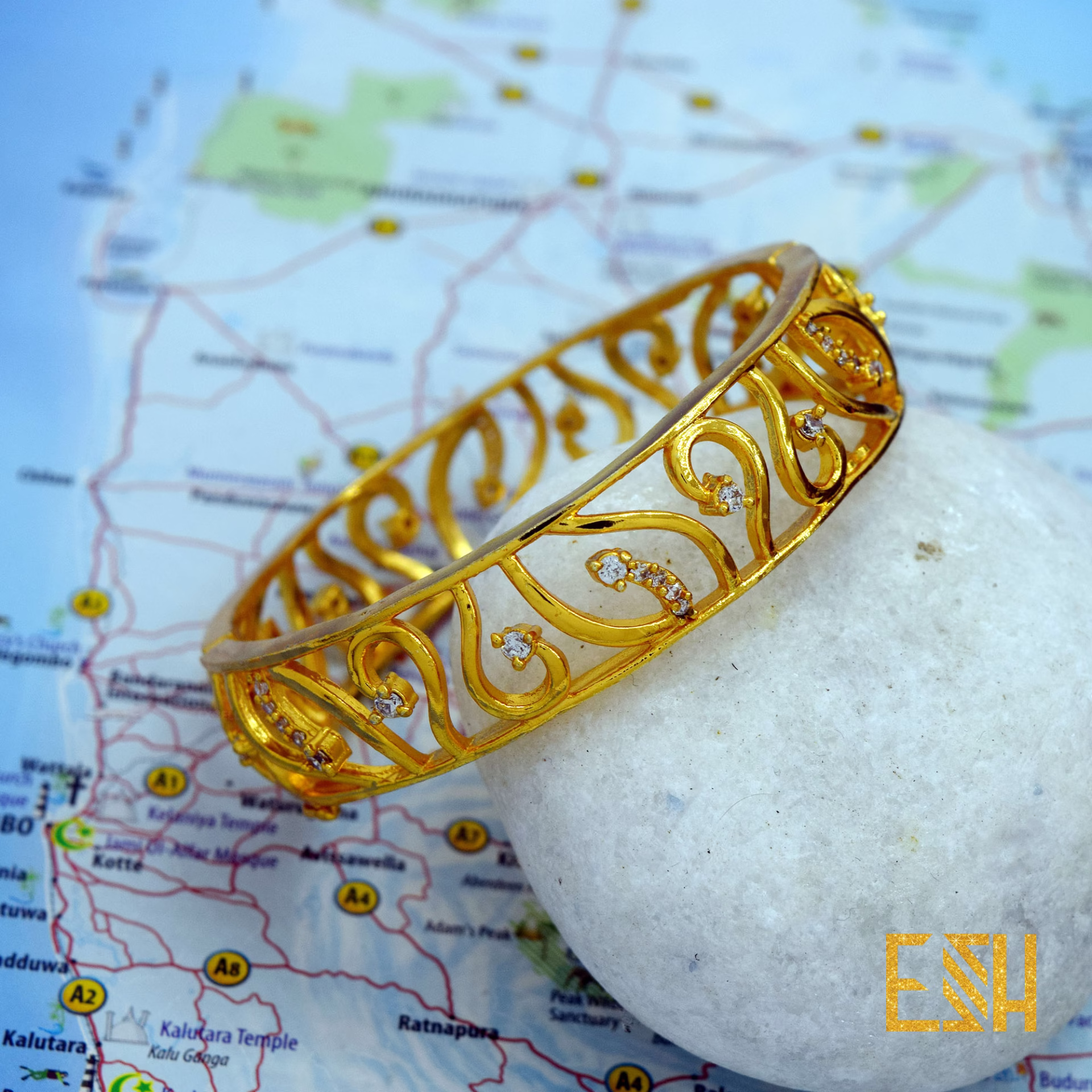 Hight Quality Fashion Gold Plated ESH Lover Stylish Scrow Lock Bangle With Fixed Stone For Women Jewelry