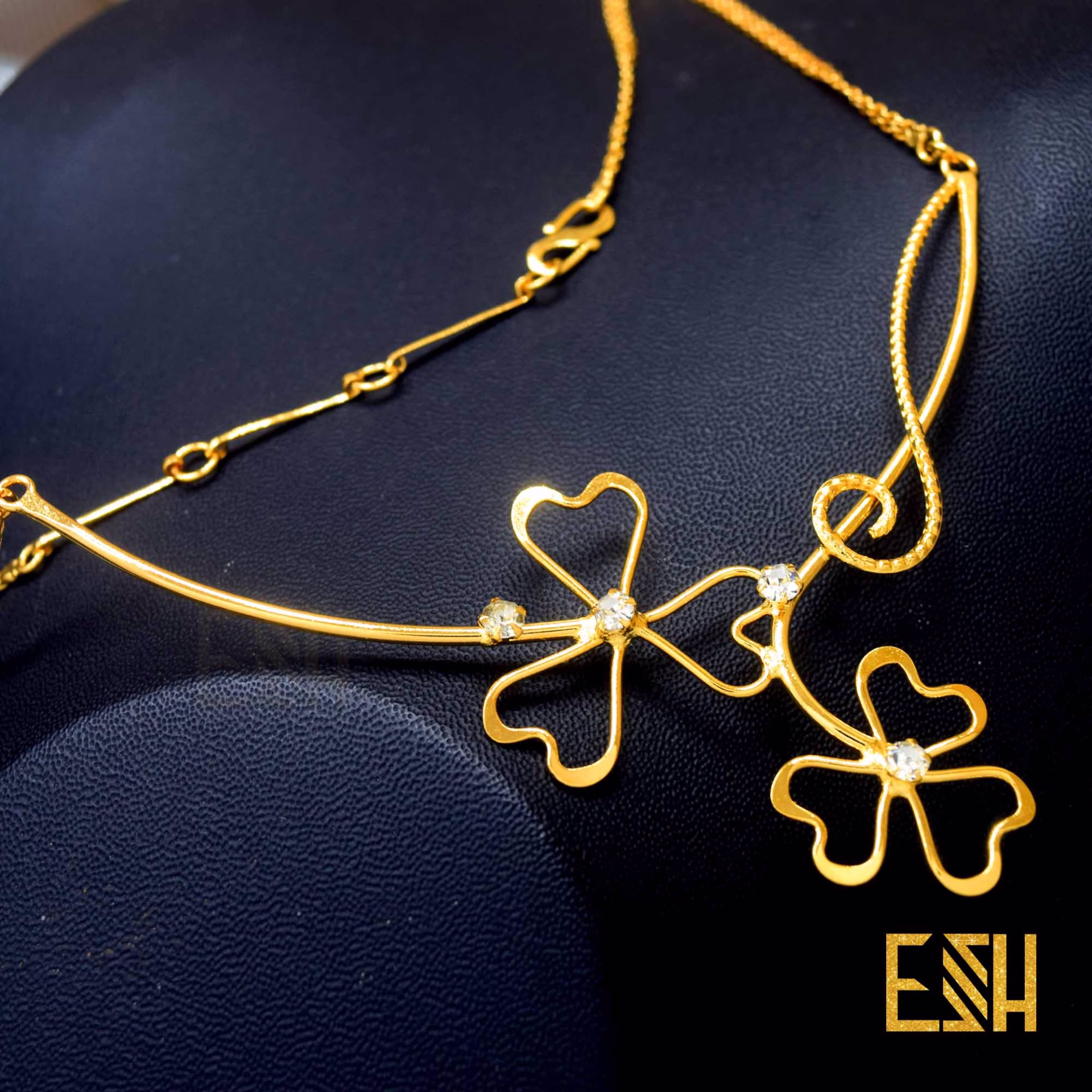 Gold plated heart flower Theme necklace For Women very beautiful design for gift your lover