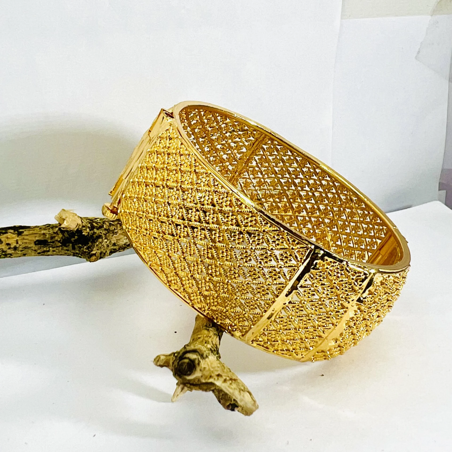 Gold plated beautiful fashion nut bangle with stone and without stone for girl and women