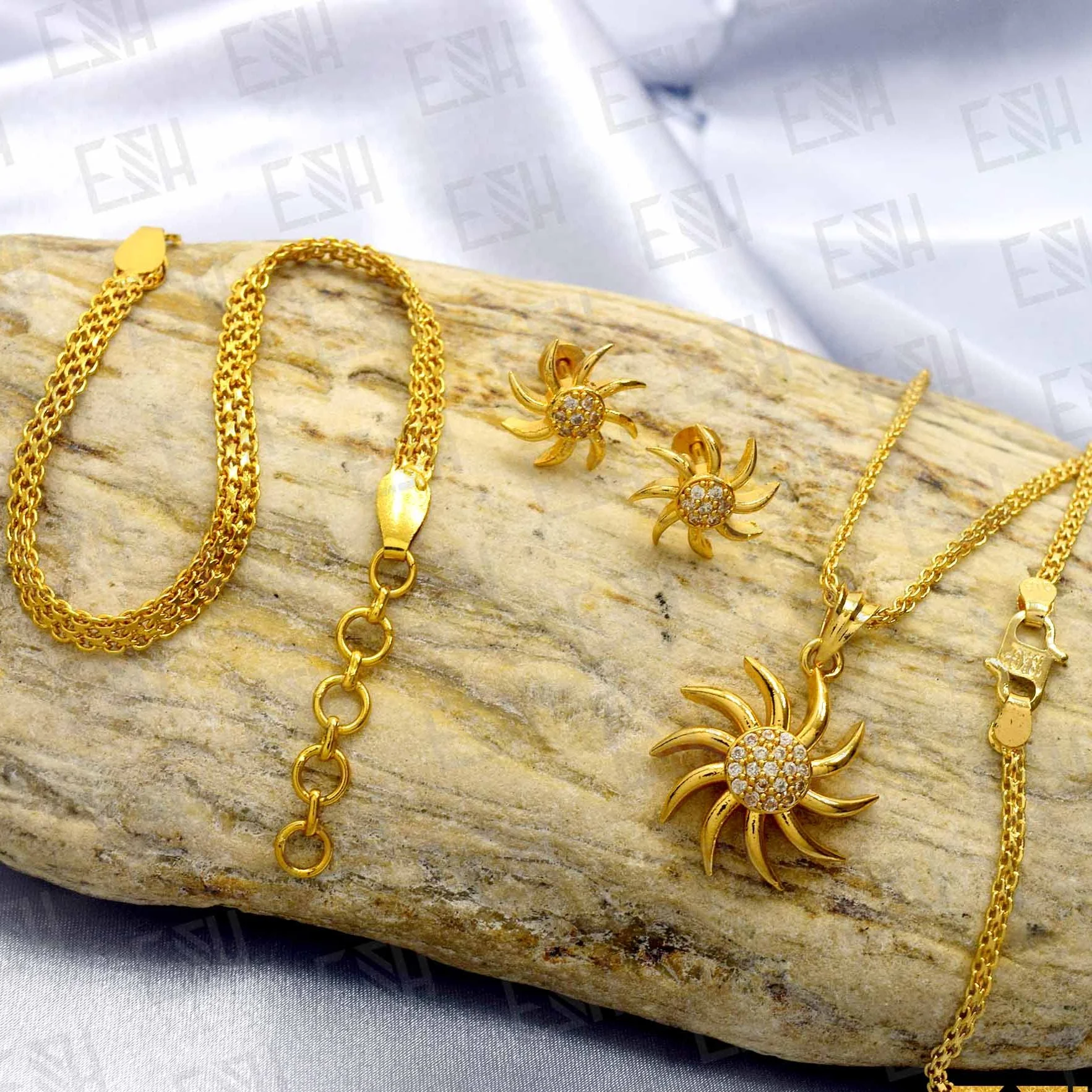 Gold Plated 18/24 INCH 2MM Bismark Chain with Sun Pendent and Earrings and 3.5mm Bracelet full set Party Wedding Send it as a gift or keep it as a lovely collection chain for women