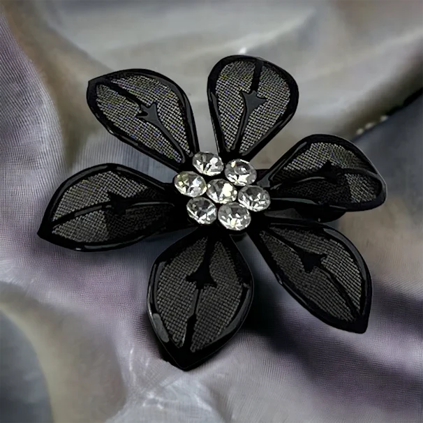 Black color FLOWER Fashion Elegant Personalized Enamel Shiny white Rhinestone Flower Bouquet Brooch Plant Flower Black Lapel Pin Jewelry For Women