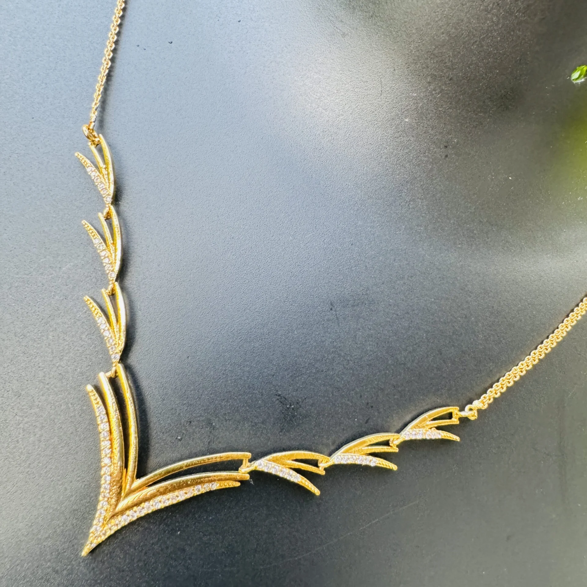 Gold plated Hight Quality rich look beautiful new design necklace with fixed stone for women and girl