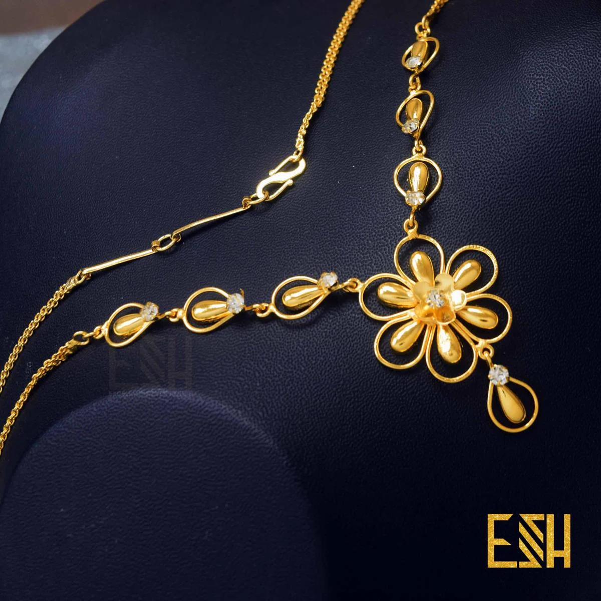 Gold plated flower Theme necklace For Women very beautiful design gift items for girls