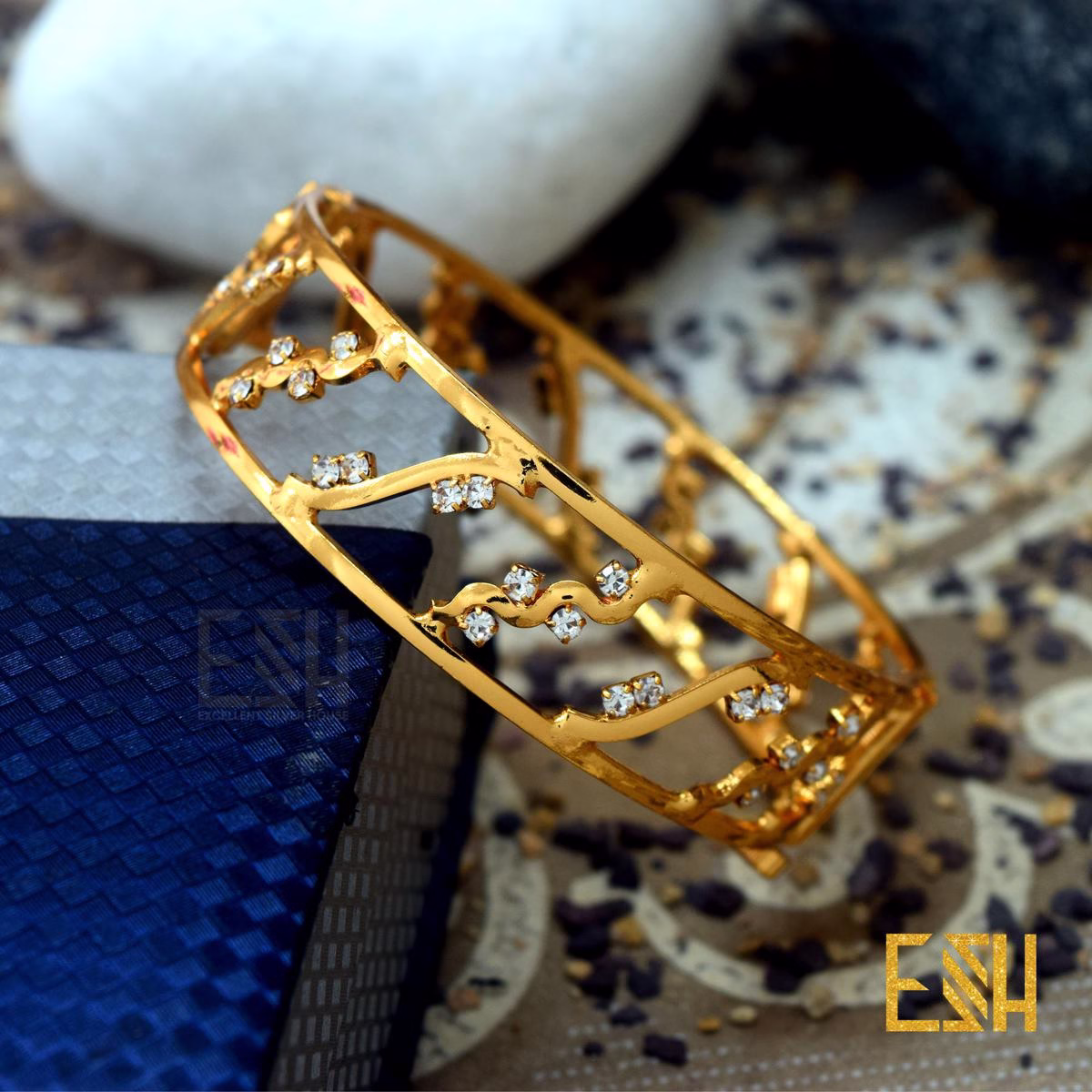 Gold Plated Beautiful Lock bangle With White Stone For Women Fashion Jewelry Gift