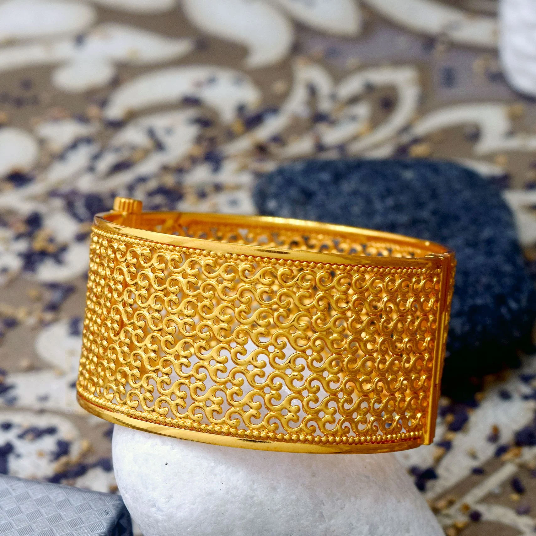 Gold Plated Beautiful 30MM Big Lock bangle With small heart theme 2022 latest fashion bangle For Women Fashion Jewelry Gift gift items for girls