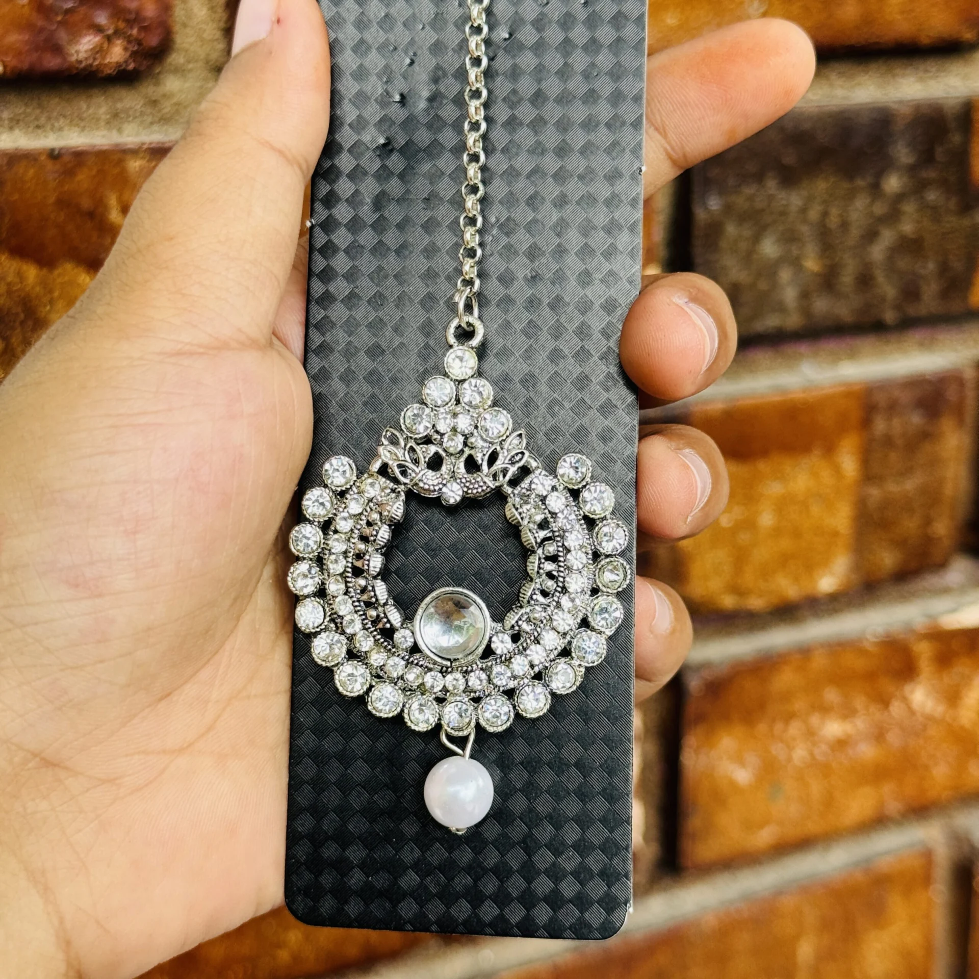 Silver color round and water drop beautiful nalal theli with white stone and white pearl drop for women and girl hair ornament