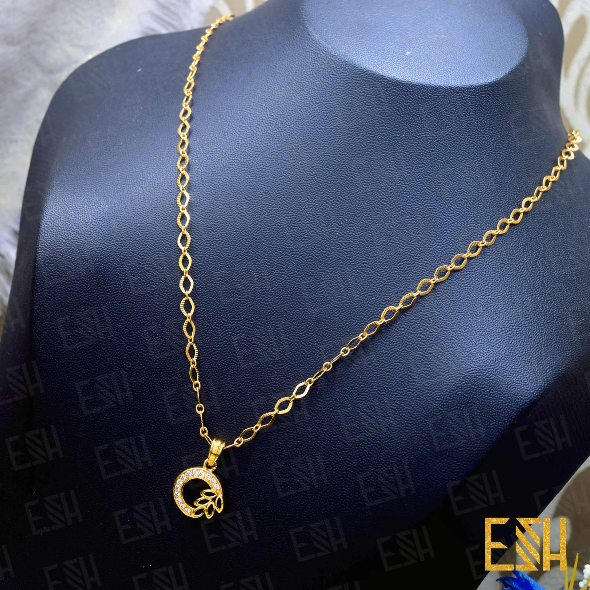 ESH Gold plated Guaranteed Stylish 04mm link Chain Beautiful Design With Leef Round Fixed Stone Pendant