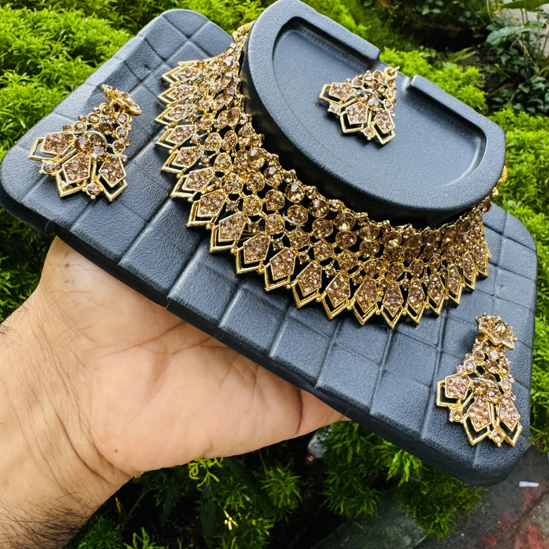 Dull gold color chocker necklace with one pair earring and one nalal theli with gold stone for gift, girls and women's