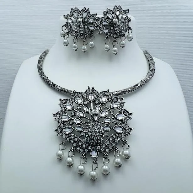 white color Neckles Vintage Ethnic Carved Peacock Neckles Chunky Bib Collar Choker Necklace Indian Jewelry Vintage Necklace For Women Girls