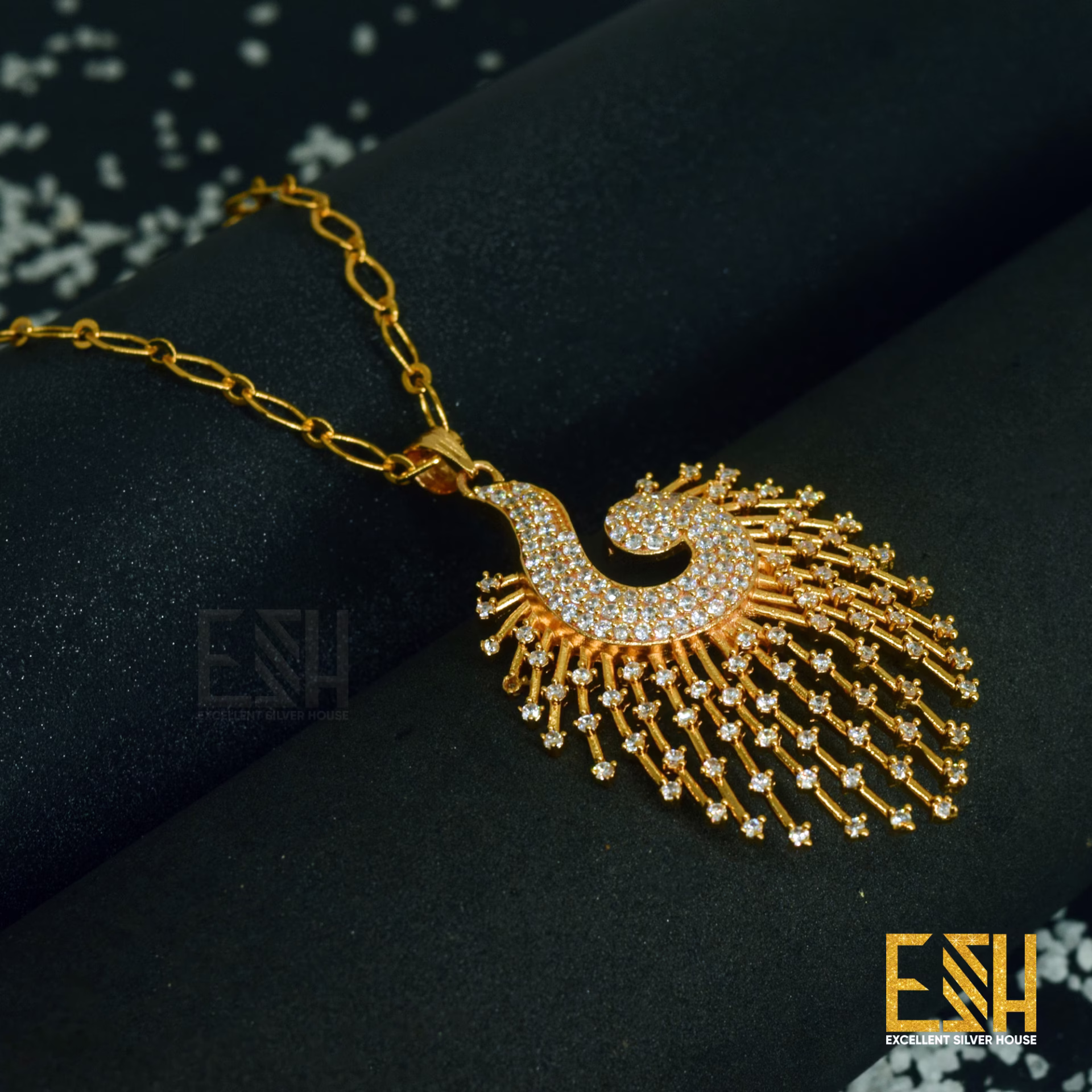 Gold Plated 18/24 Inch's New Stylish 5mm Rich Look Link Chain with King Size Peacock Theme Pendant for Gift, Women's and Girls