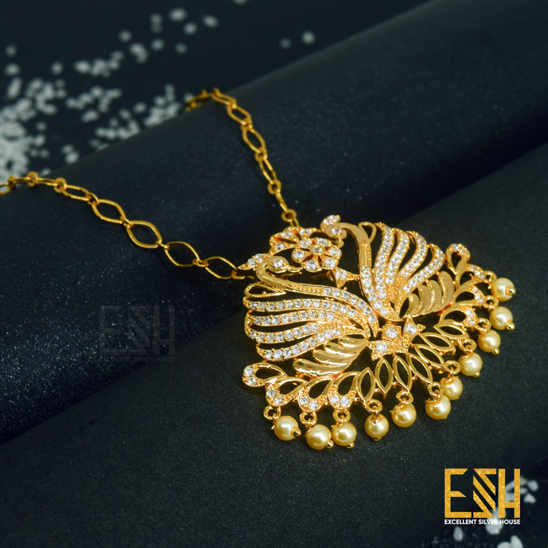 Gold Plated 18/24 Inch's 05mm Plain Link Chain with King Size Hansa Puttuwa Pendant for Gift, Women and Girls