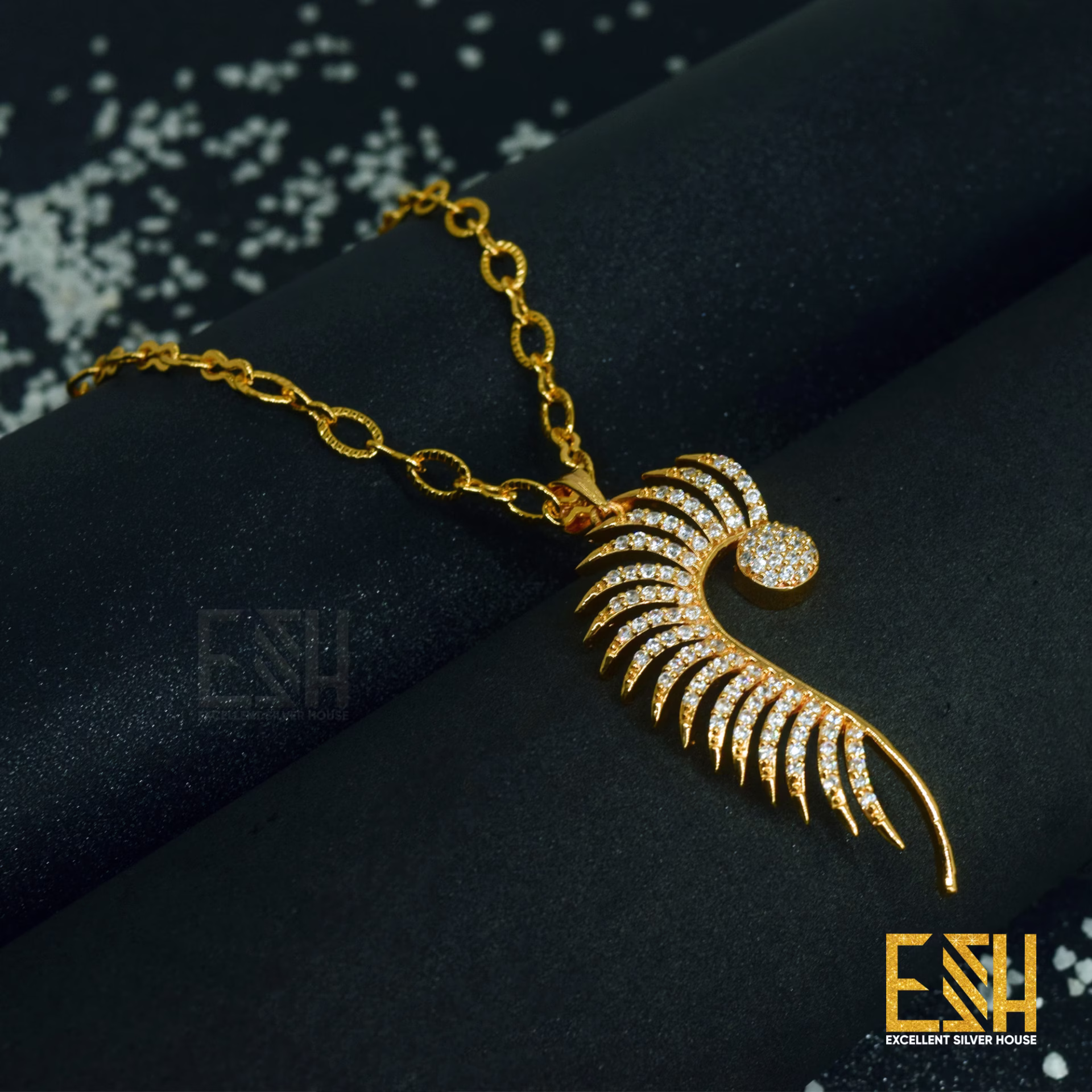 Gold Plated Stylish Look 18/24 Inch's 6mm Machine Cut Link Chain with BIG Half Peacock Theme Pendant for gift, girls and Women's