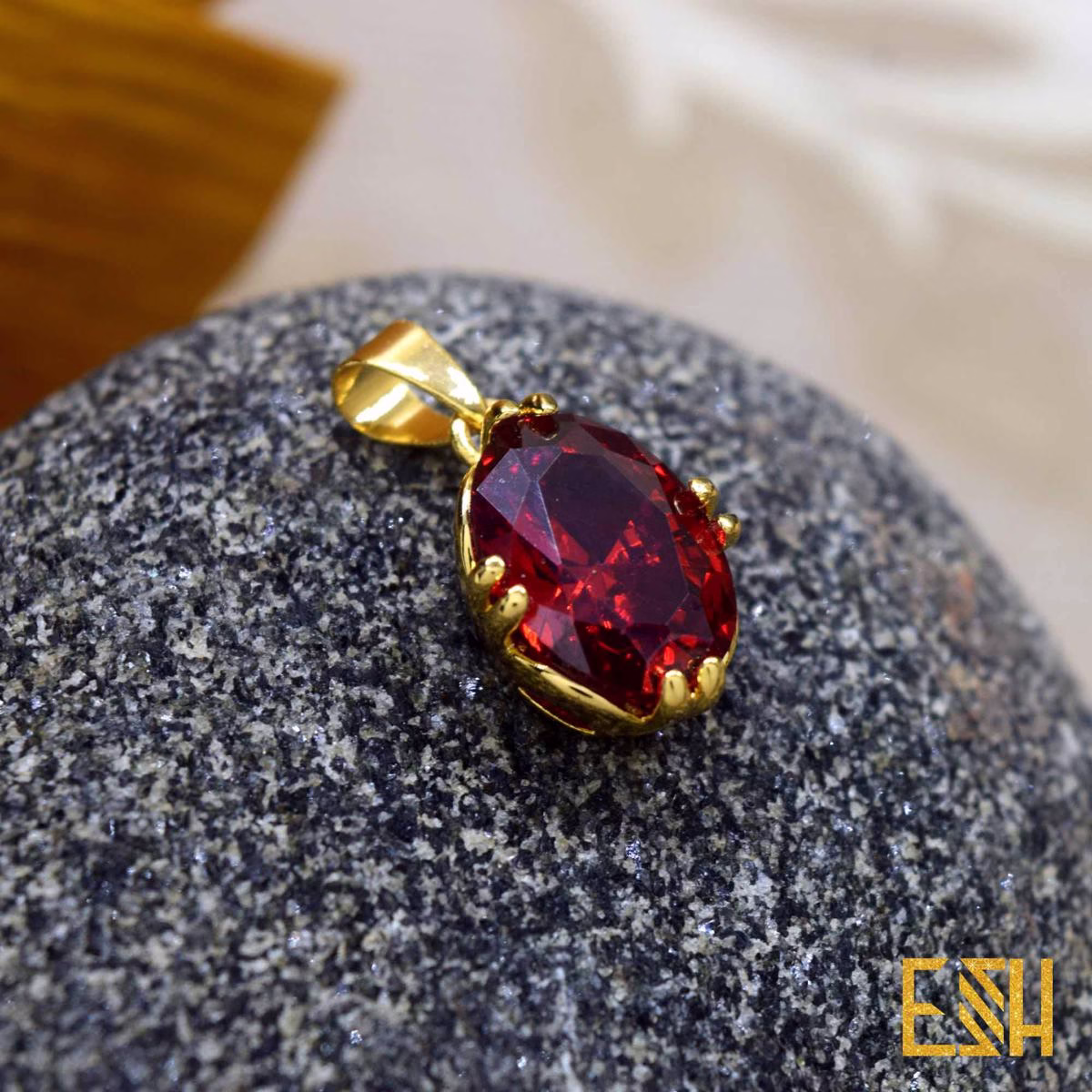 Cubic zirconia Oval colors stone eye catching rare chain pendant