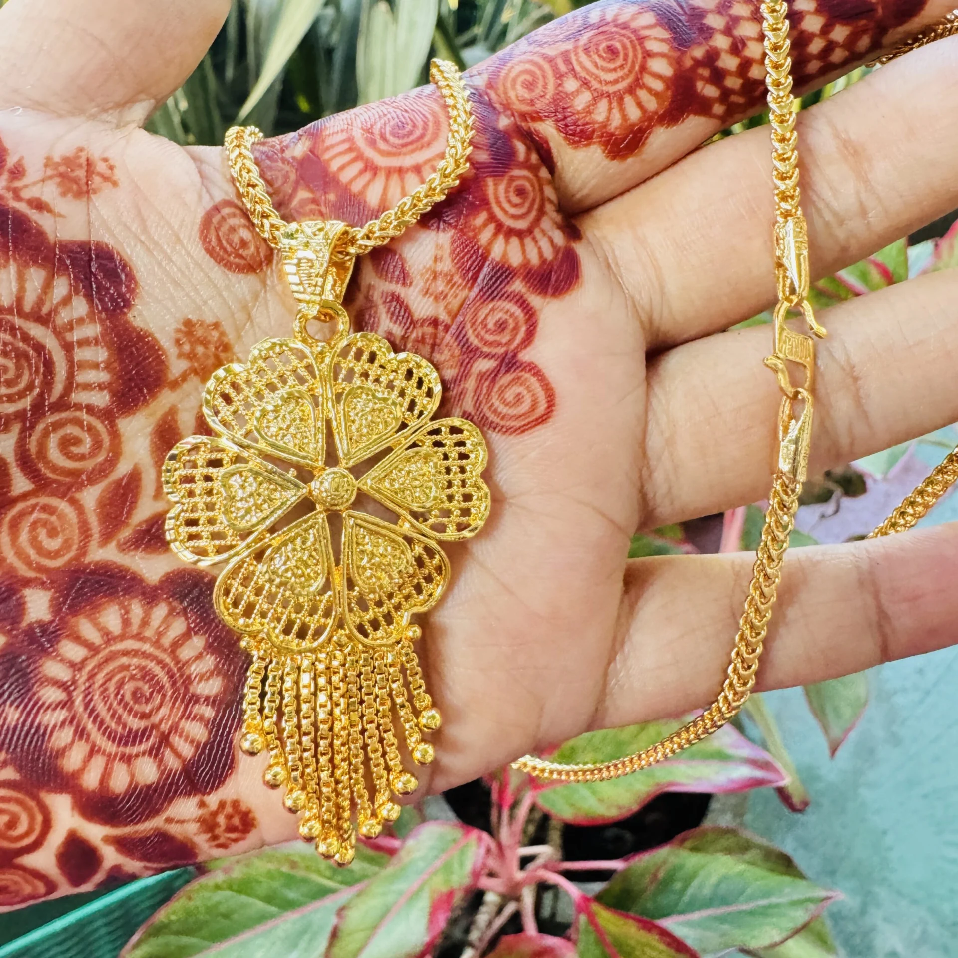 Gold plated rich look 2.5mm fox chain with big flower theme pendant with carving and tassel for women