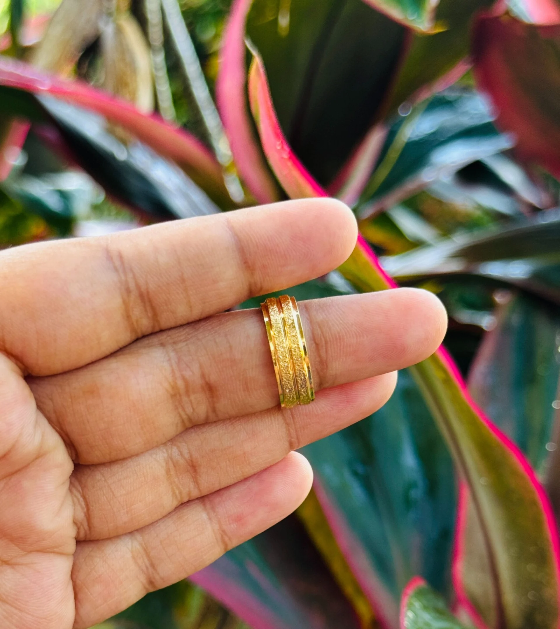Gold Plated CHARM BEAUTIFUL Wedding Ring Engagement Ring with dust for Unisex