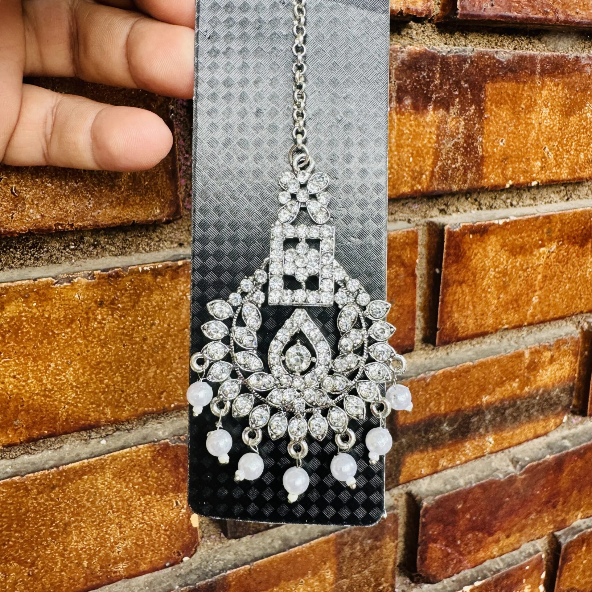 Silver color beautiful nalal theli with white stone and white pearl drop for women and girl hair ornament