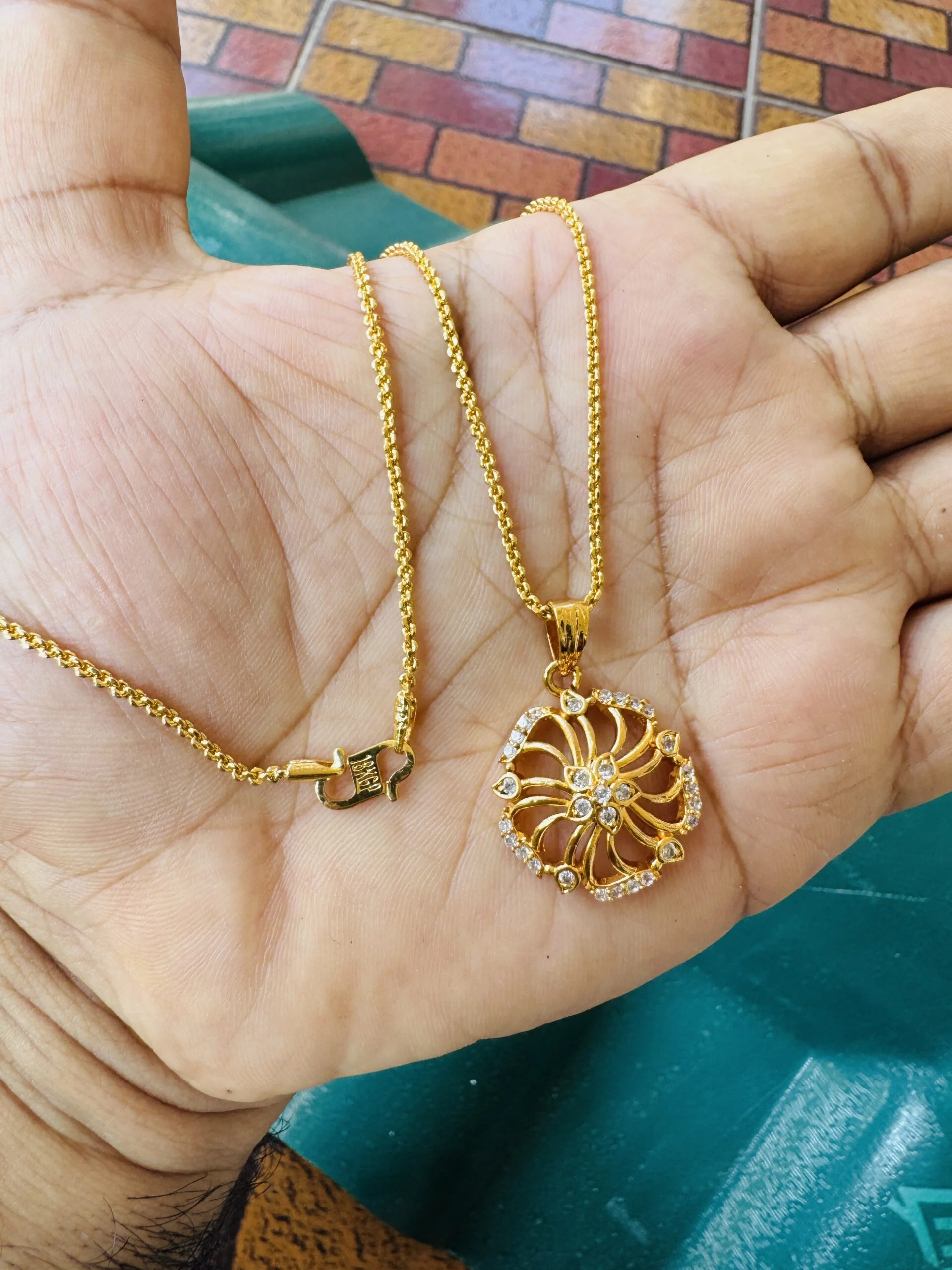 Gold plated rich look 18, 24 inch 2mm DIAMOND chain and beautiful FLOWER design pendant with white stone for women & girl