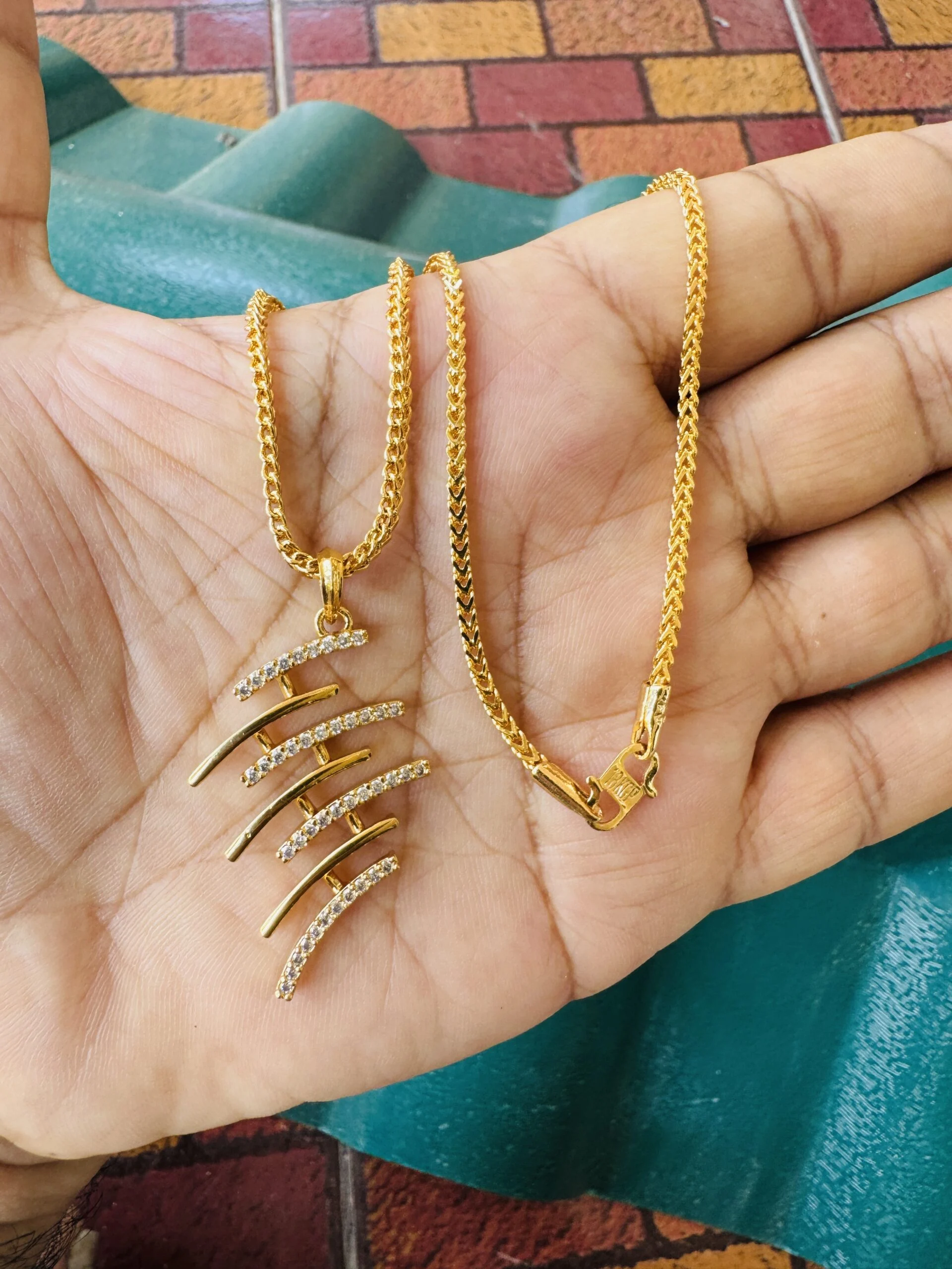 Gold plated 24/18 Inch 2.5 mm Fox chain with stone and new stylish Pendant for women & girl