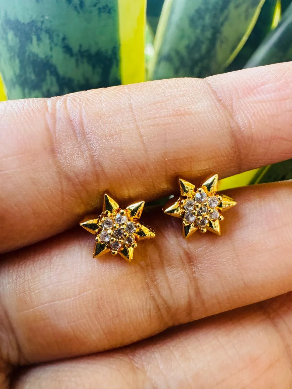 Gold plated beautiful, rich look flower design earring with white stone for Women and Girl