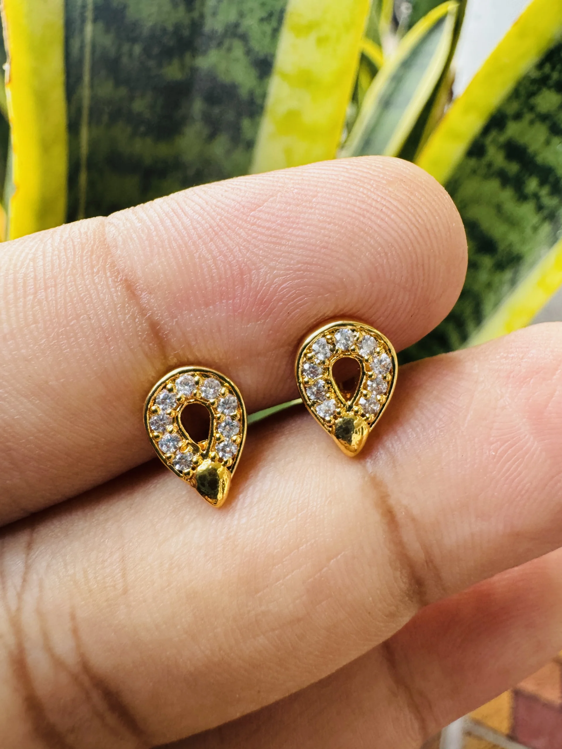 Gold plated new stylish water drop shaped stud earring with white stones for women and girl