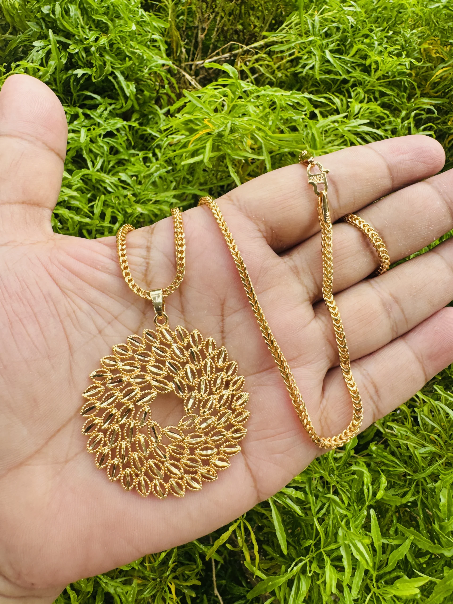 Gold plated 18/24 Inch's fox chain with beautiful oval type round design BIG Pendant for women and girl