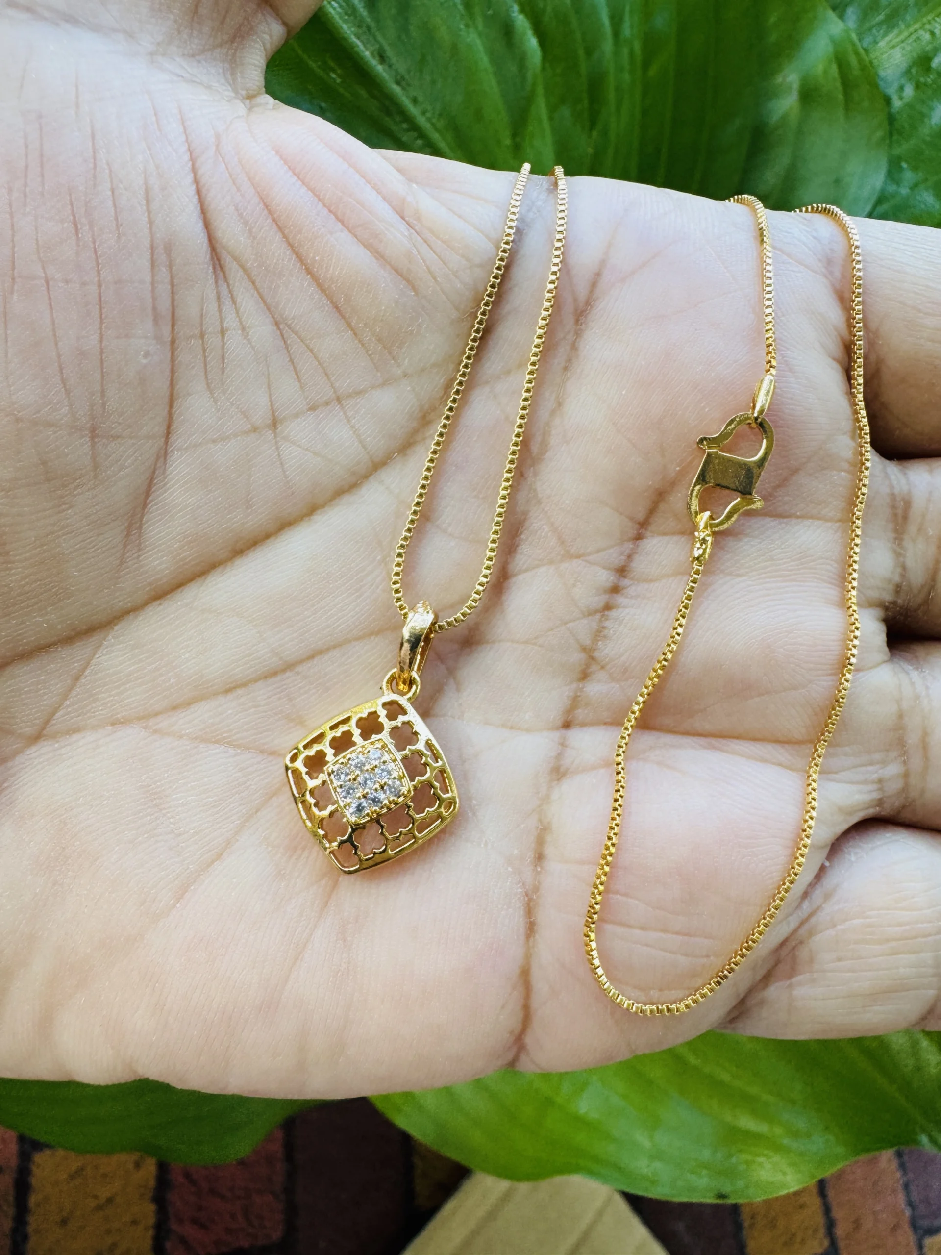Gold plated 16cm 1mm small box chain with round type white stone pendant for women and girl