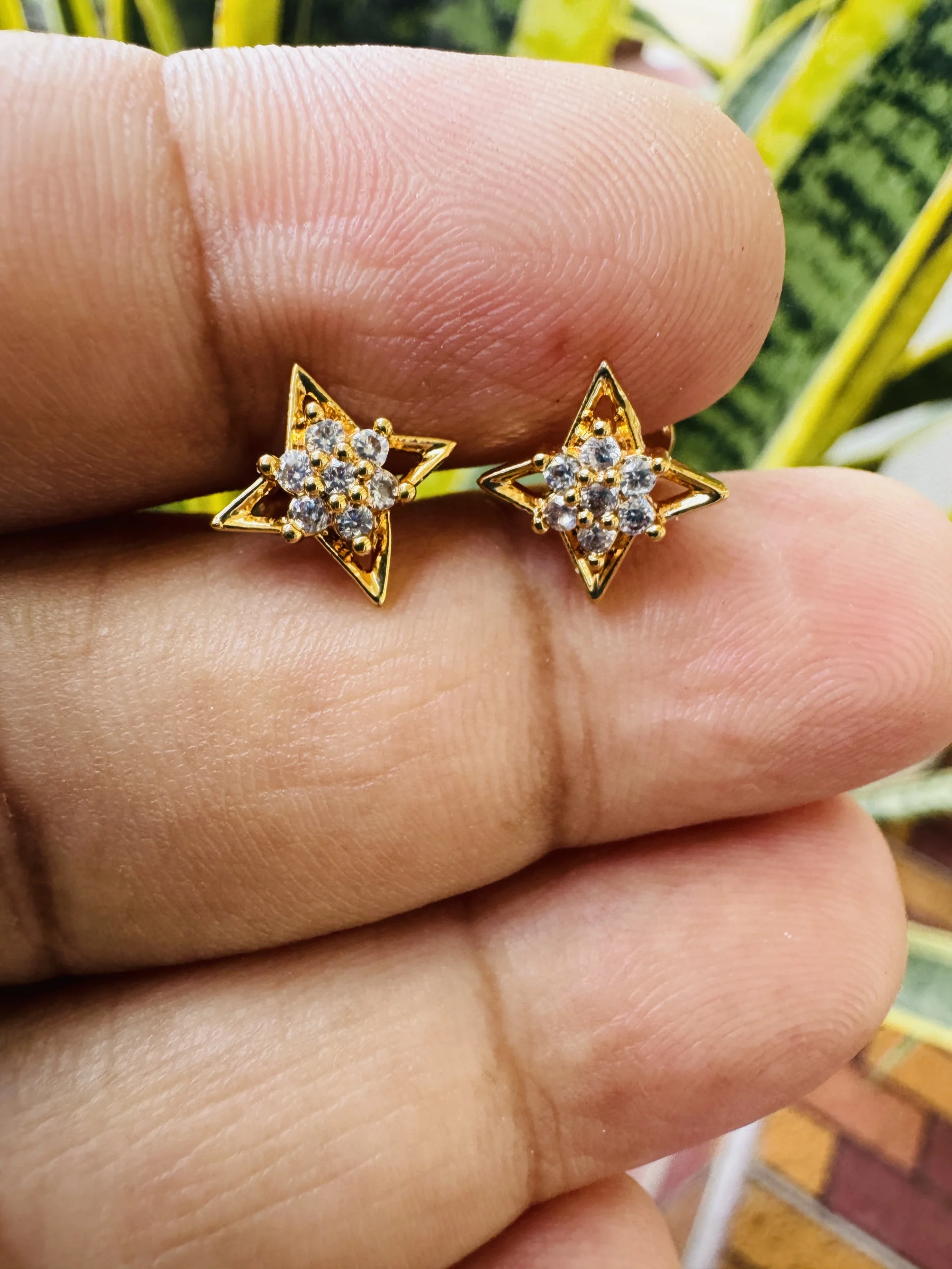 Gold plated rich look new stylish flower design earring for women and girl