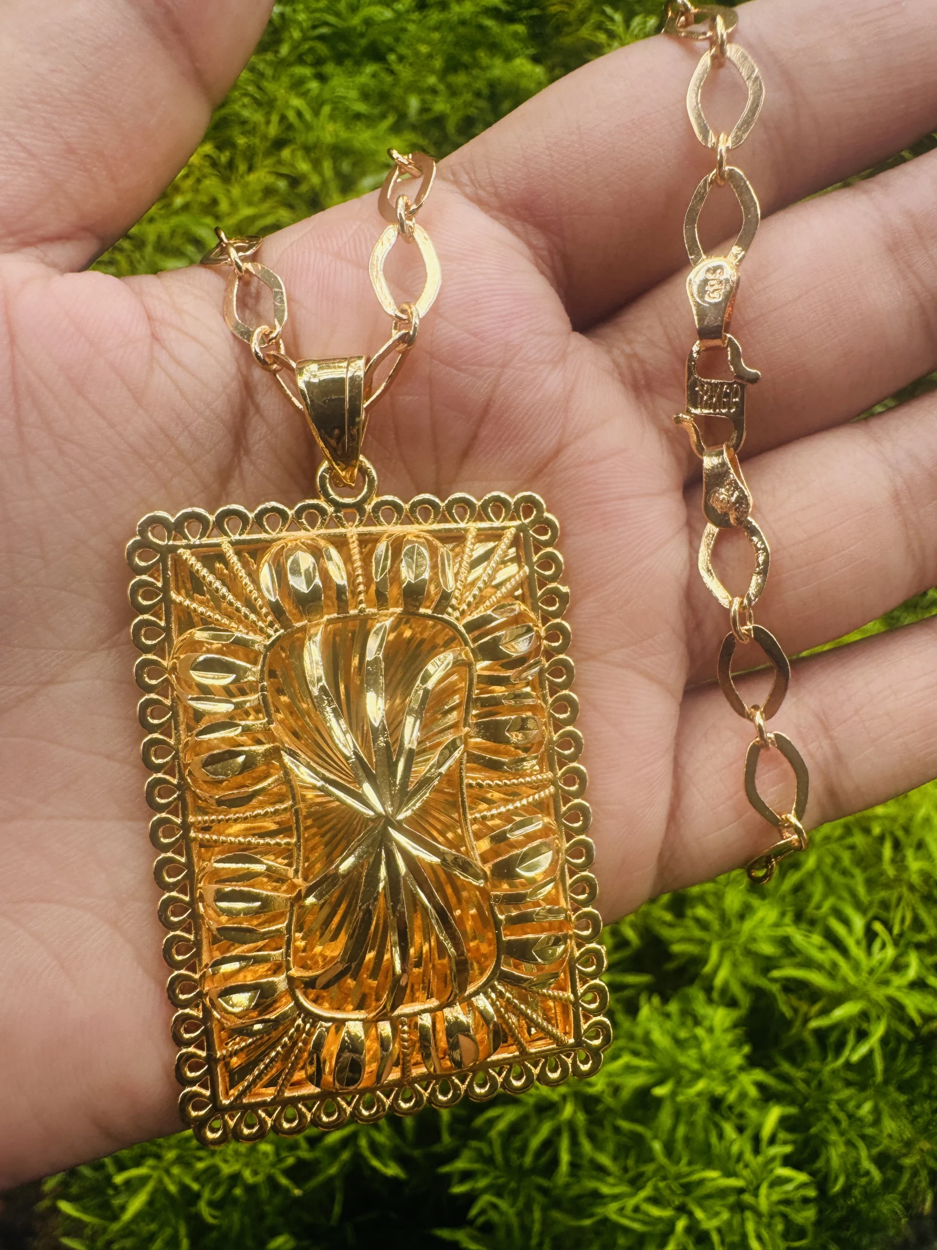 Gold pleated rich look Plan Link 5mm chain with sun theme big square pendent for gift, women's and girls